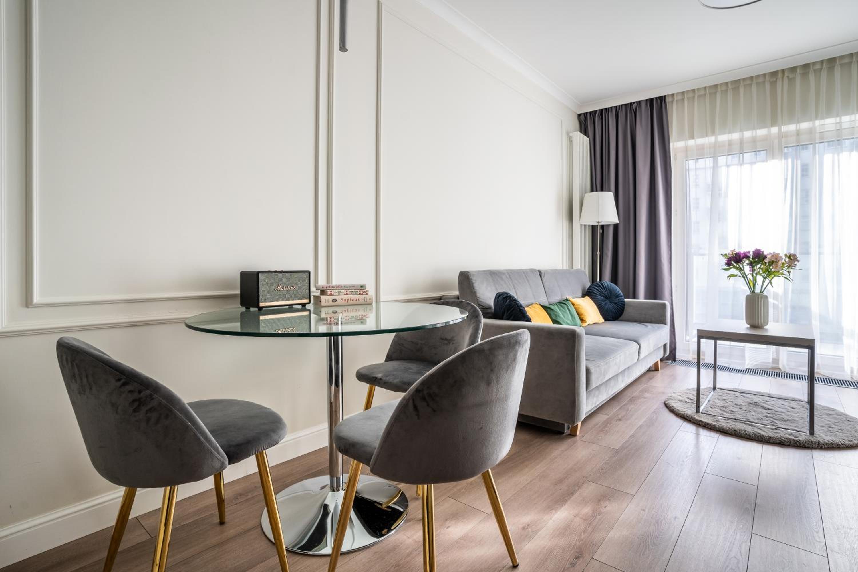 Urban Chic - Luxury Stay at Mennica Residence Warsaw