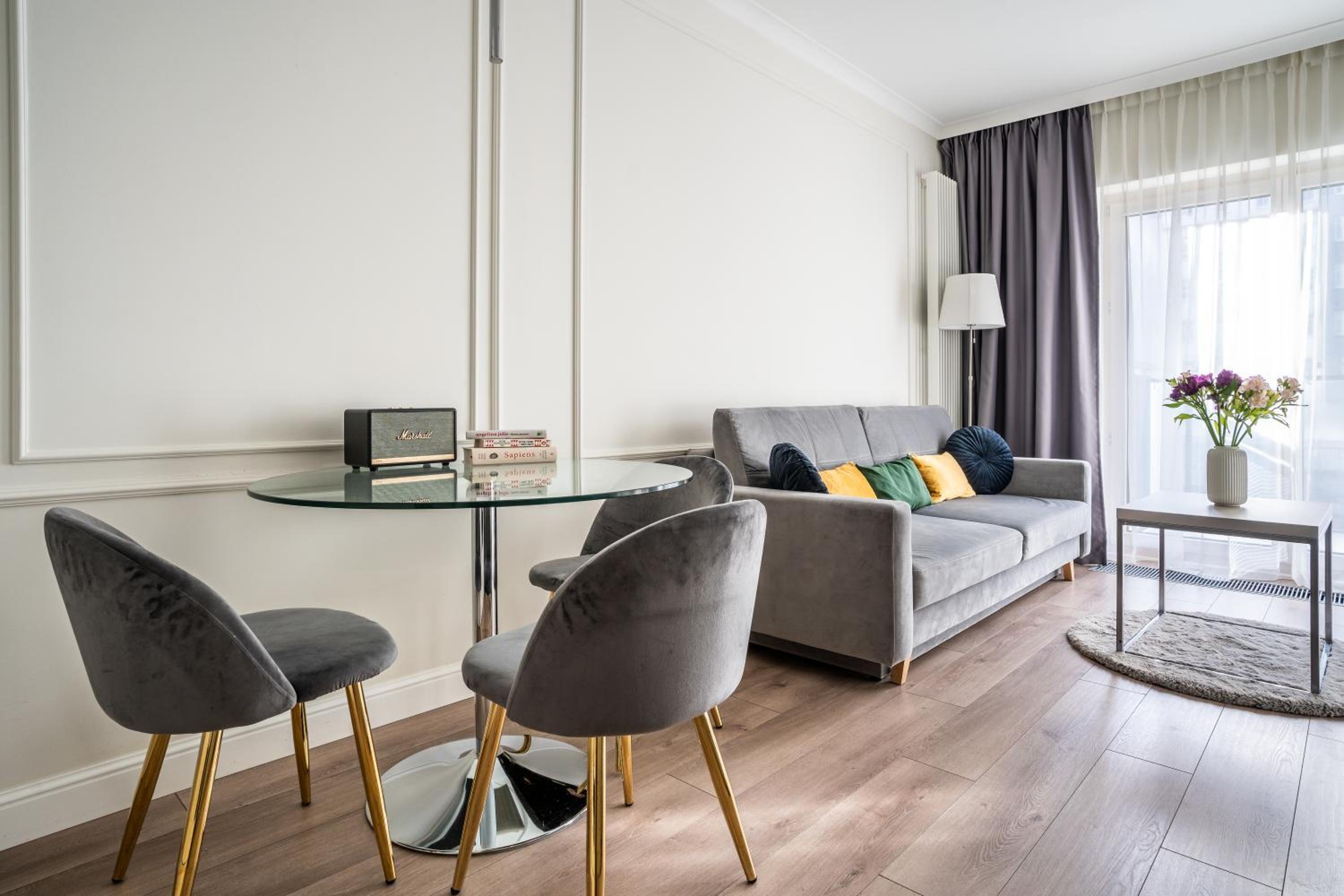 Urban Chic - Luxury Stay at Mennica Residence Warsaw