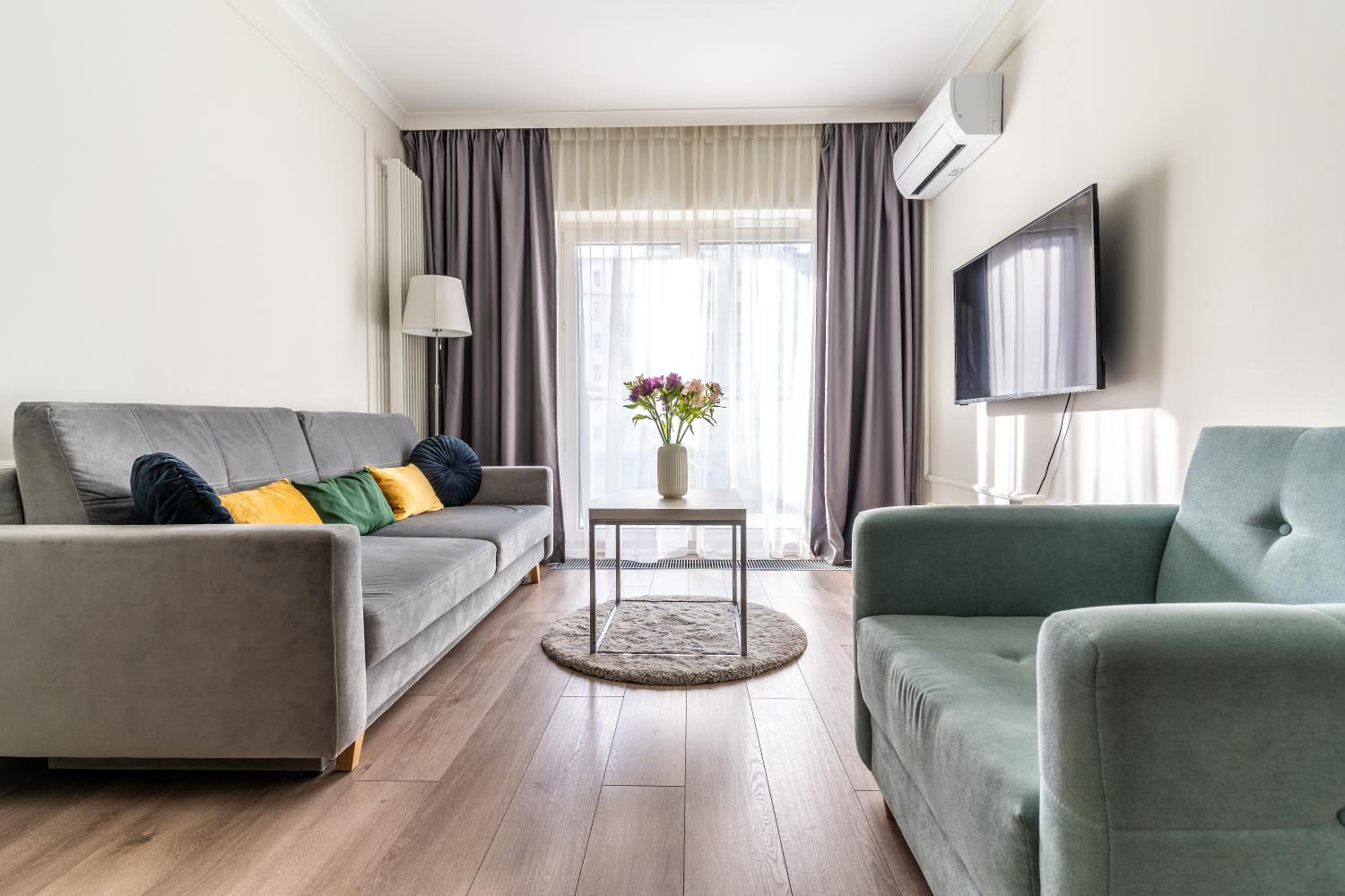 Urban Chic - Luxury Stay at Mennica Residence Warsaw