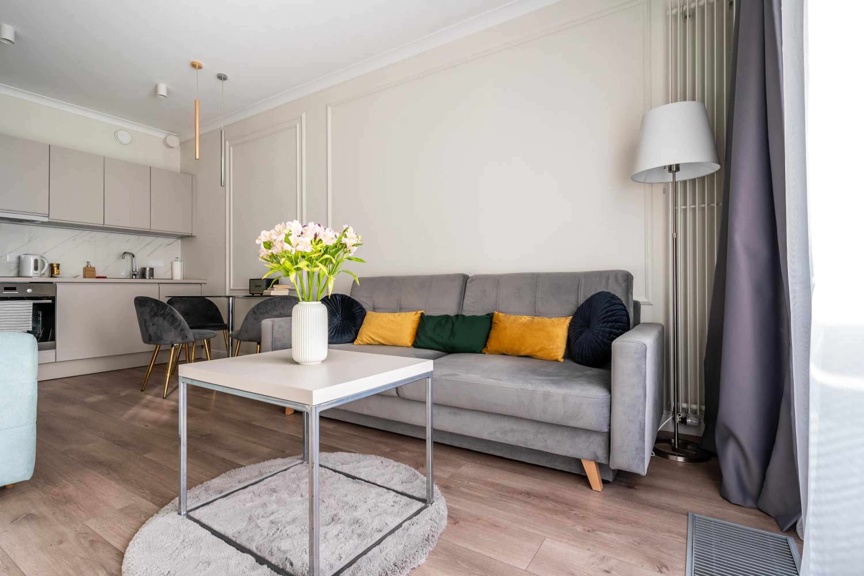 Urban Chic - Luxury Stay at Mennica Residence Warsaw