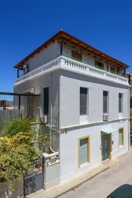 Marys Central Beachside Mansion