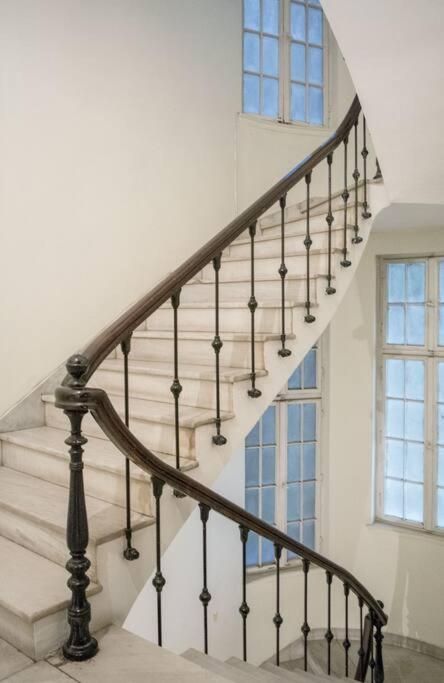 1930's neoclassical apt in the heart of Athens