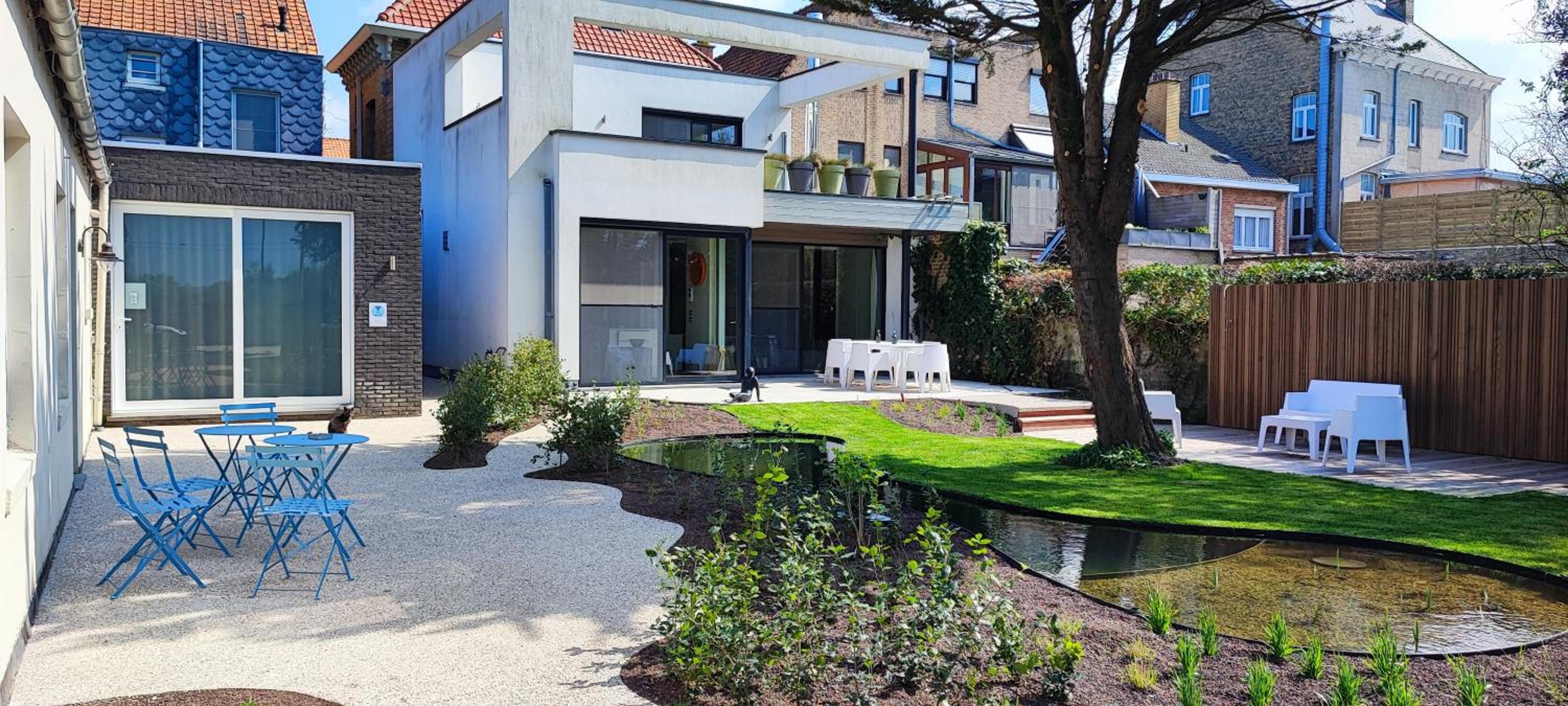 B&B Charles Cabour