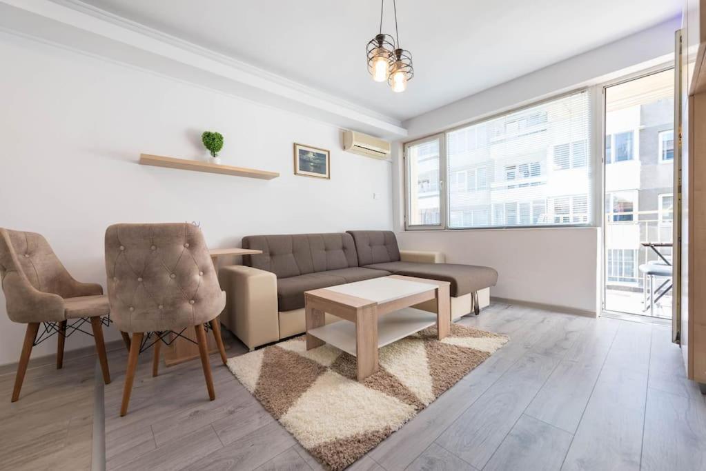 Homey apartment near Grand Mall