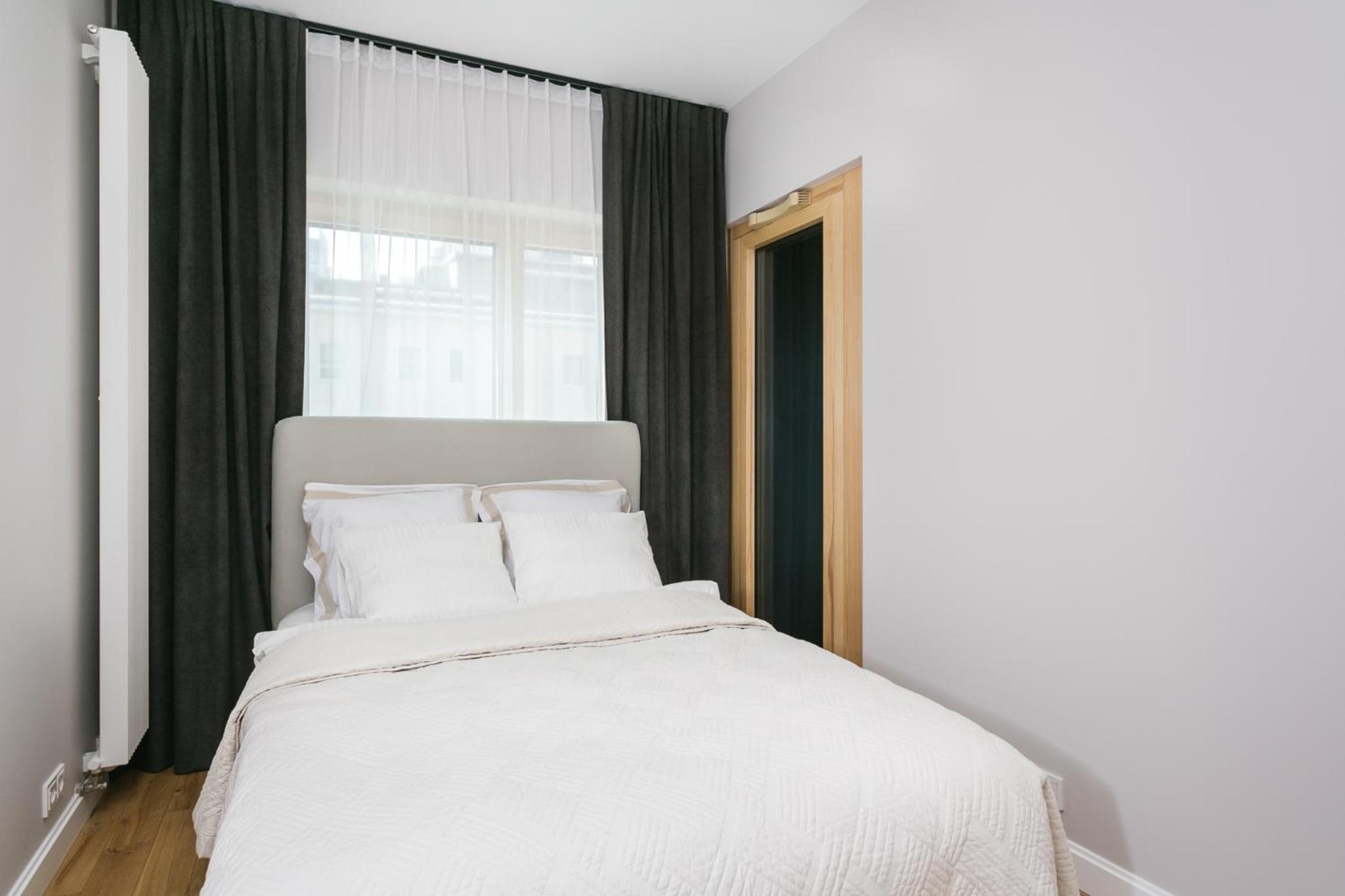 Urban Chic - Luxury Stay at Mennica Residence Warsaw