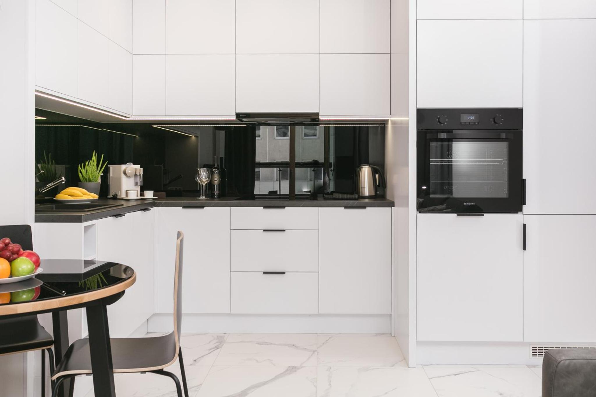 Urban Chic - Luxury Stay at Mennica Residence Warsaw
