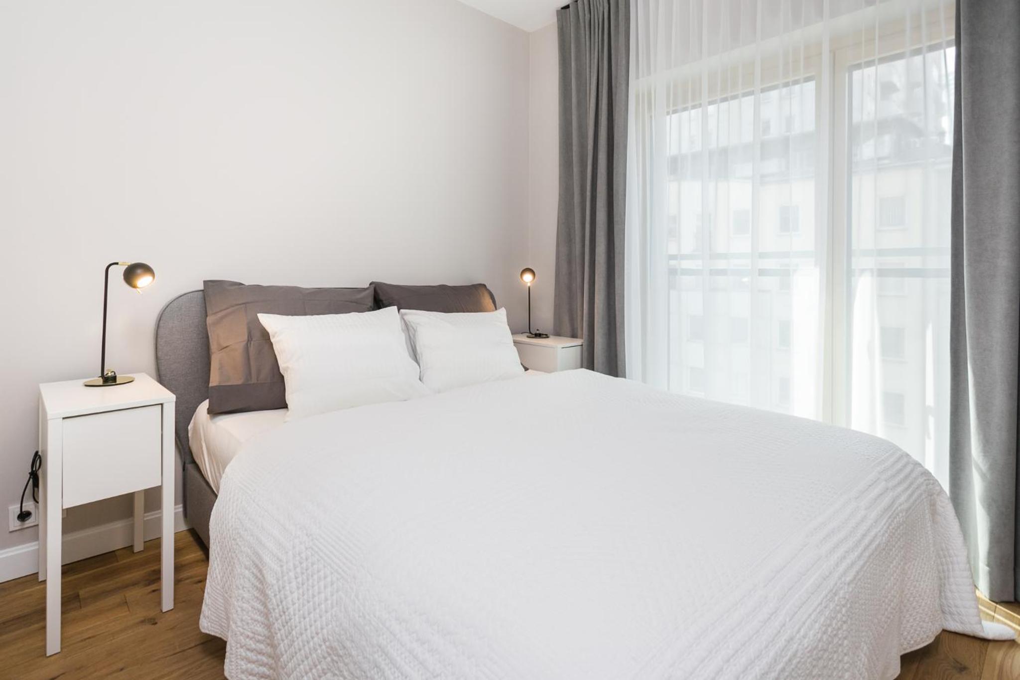Urban Chic - Luxury Stay at Mennica Residence Warsaw