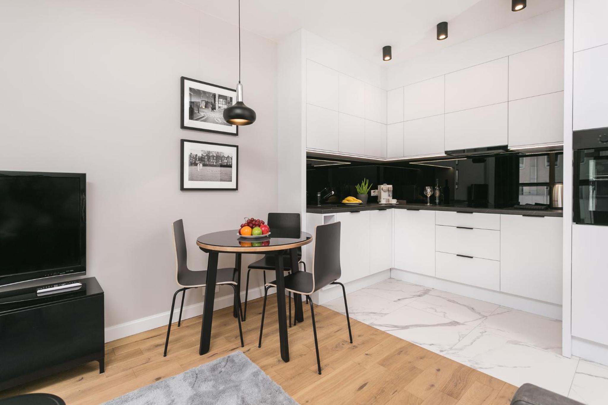 Urban Chic - Luxury Stay at Mennica Residence Warsaw