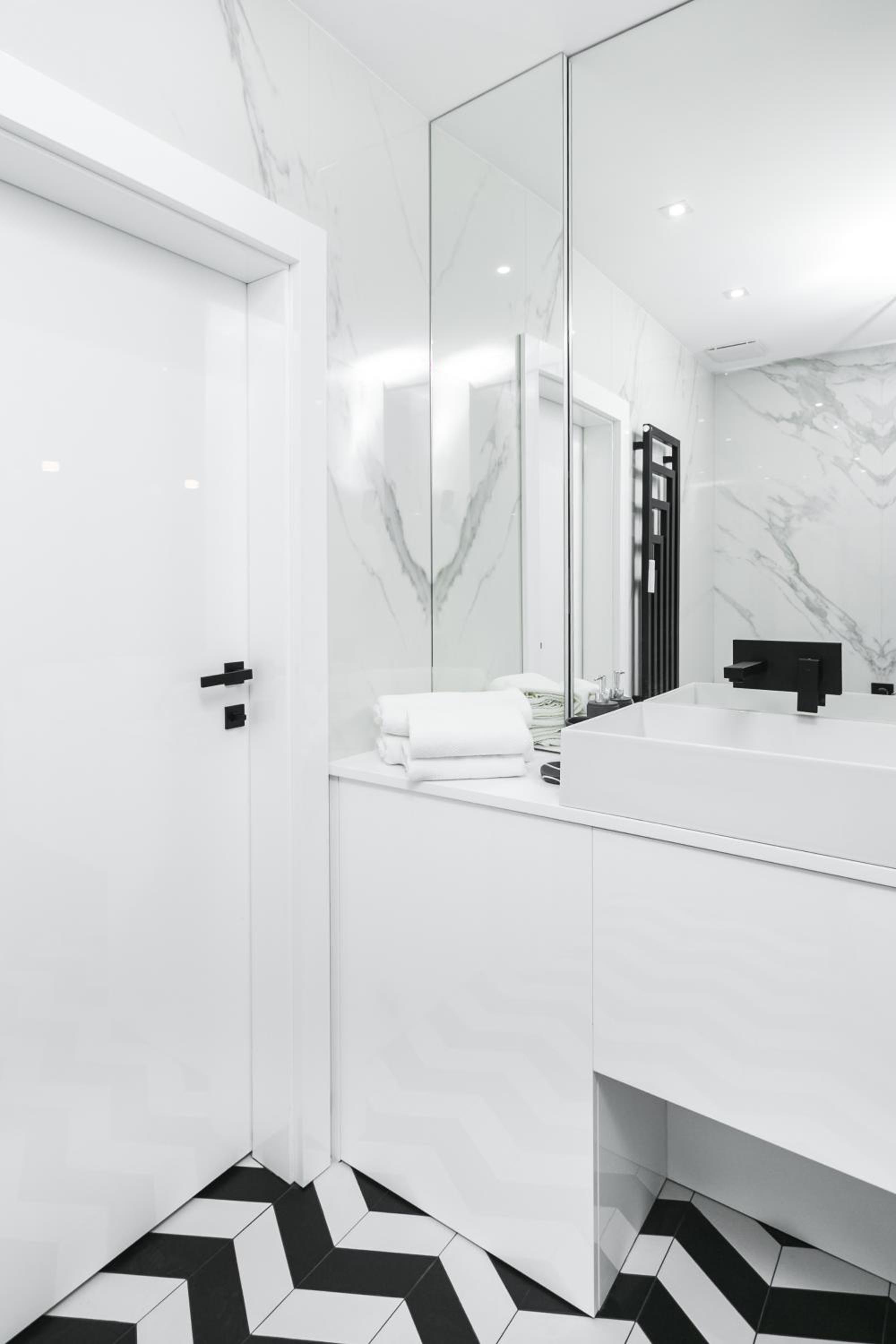Urban Chic - Luxury Stay at Mennica Residence Warsaw