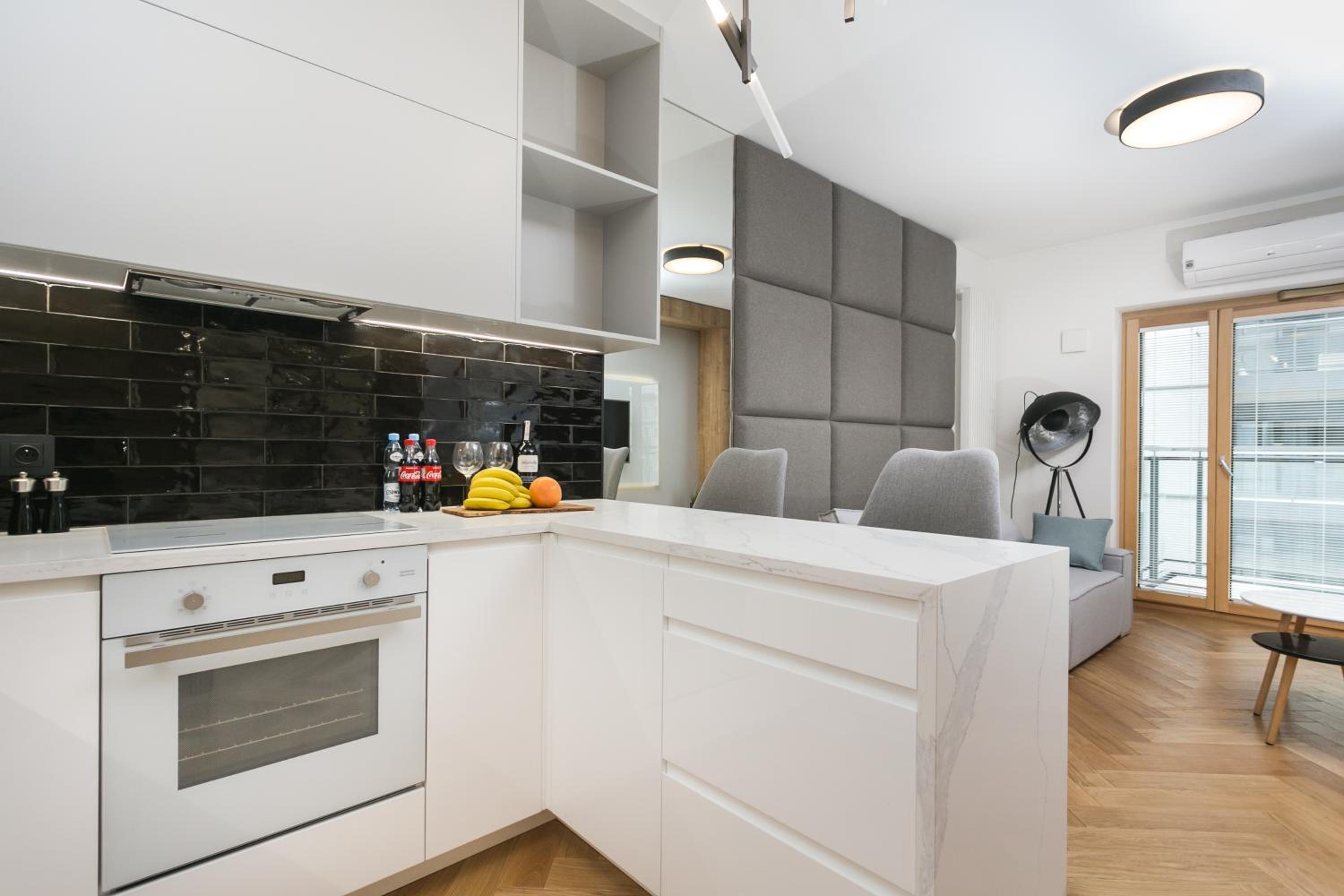 Urban Chic - Luxury Stay at Mennica Residence Warsaw