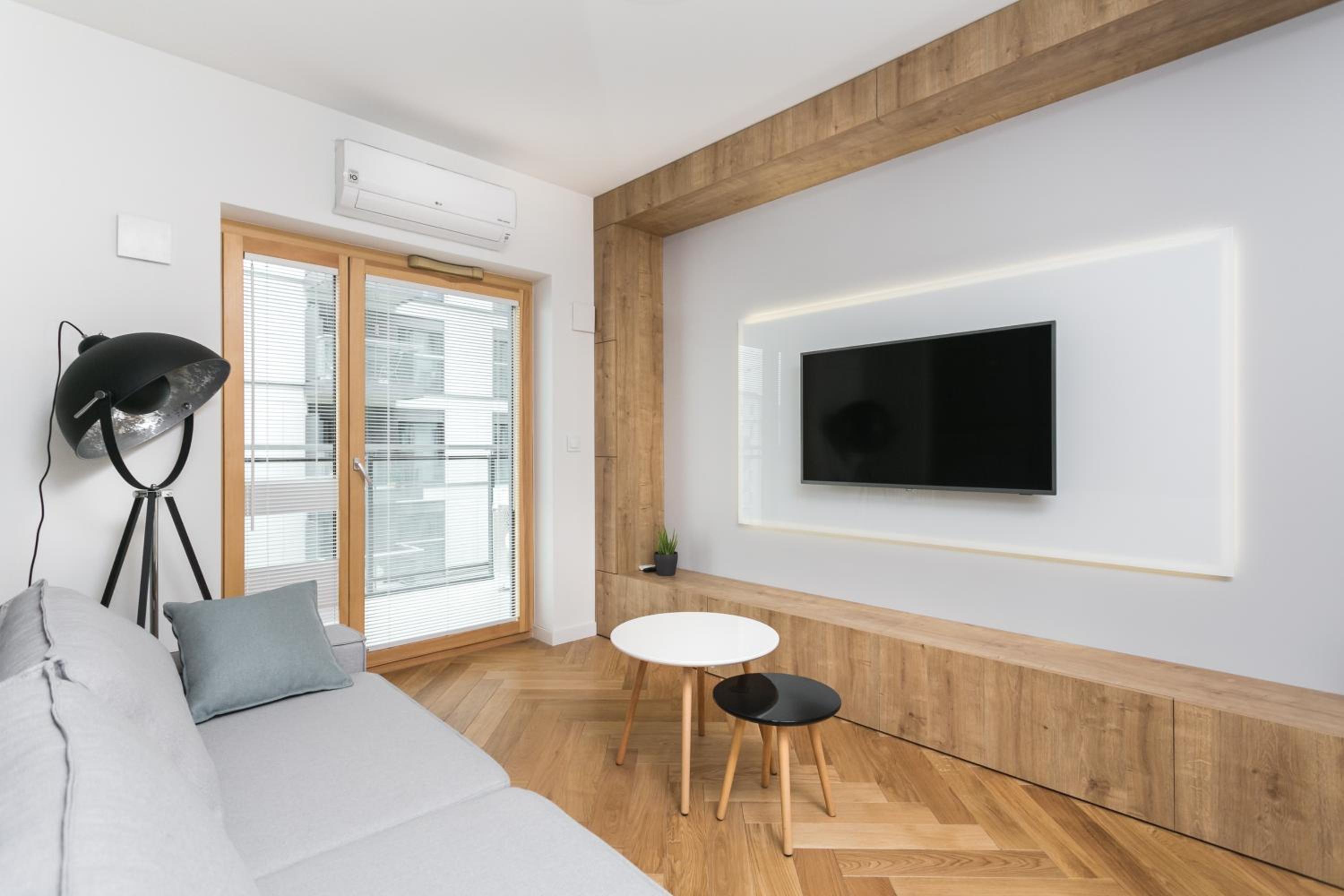 Urban Chic - Luxury Stay at Mennica Residence Warsaw