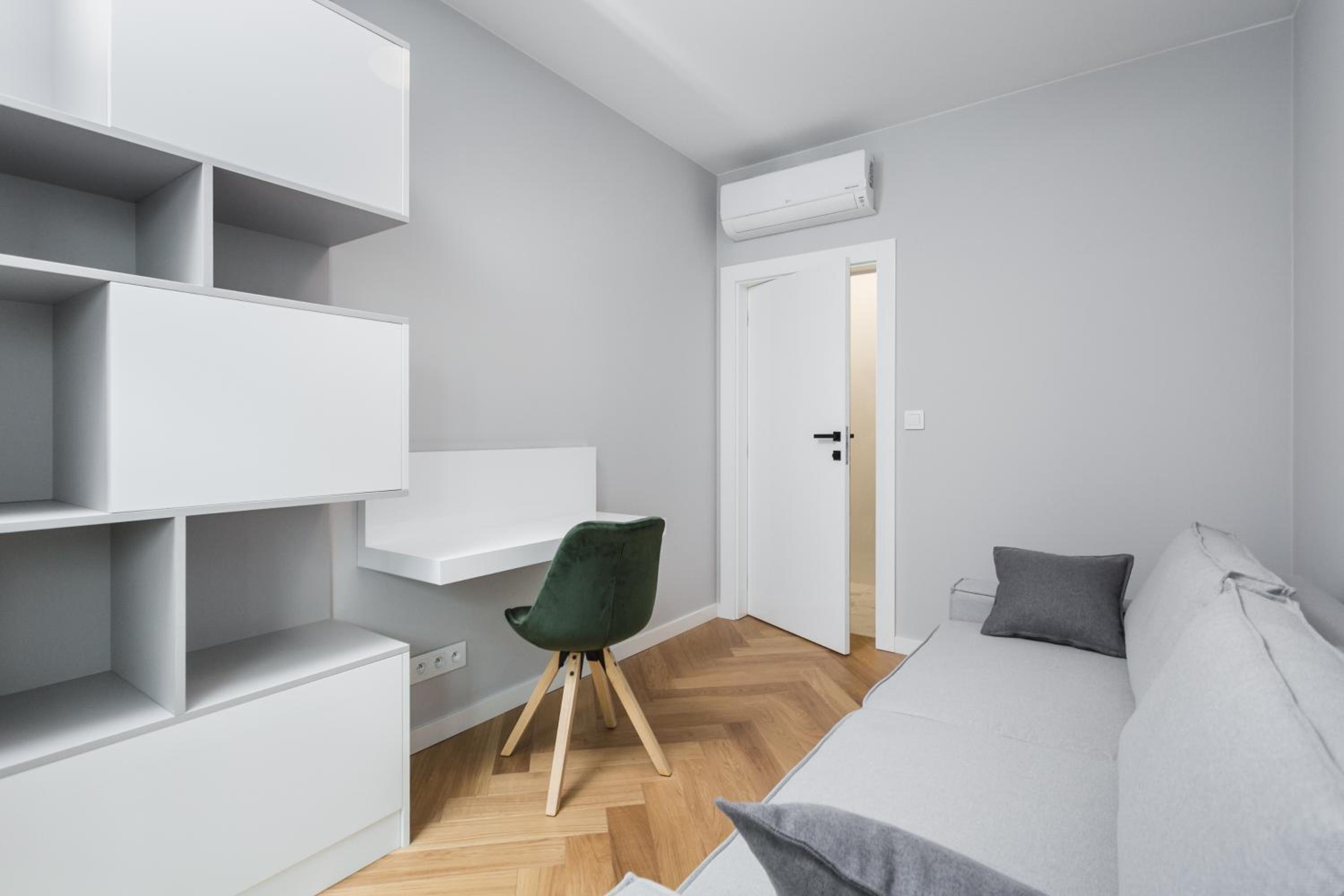 Urban Chic - Luxury Stay at Mennica Residence Warsaw