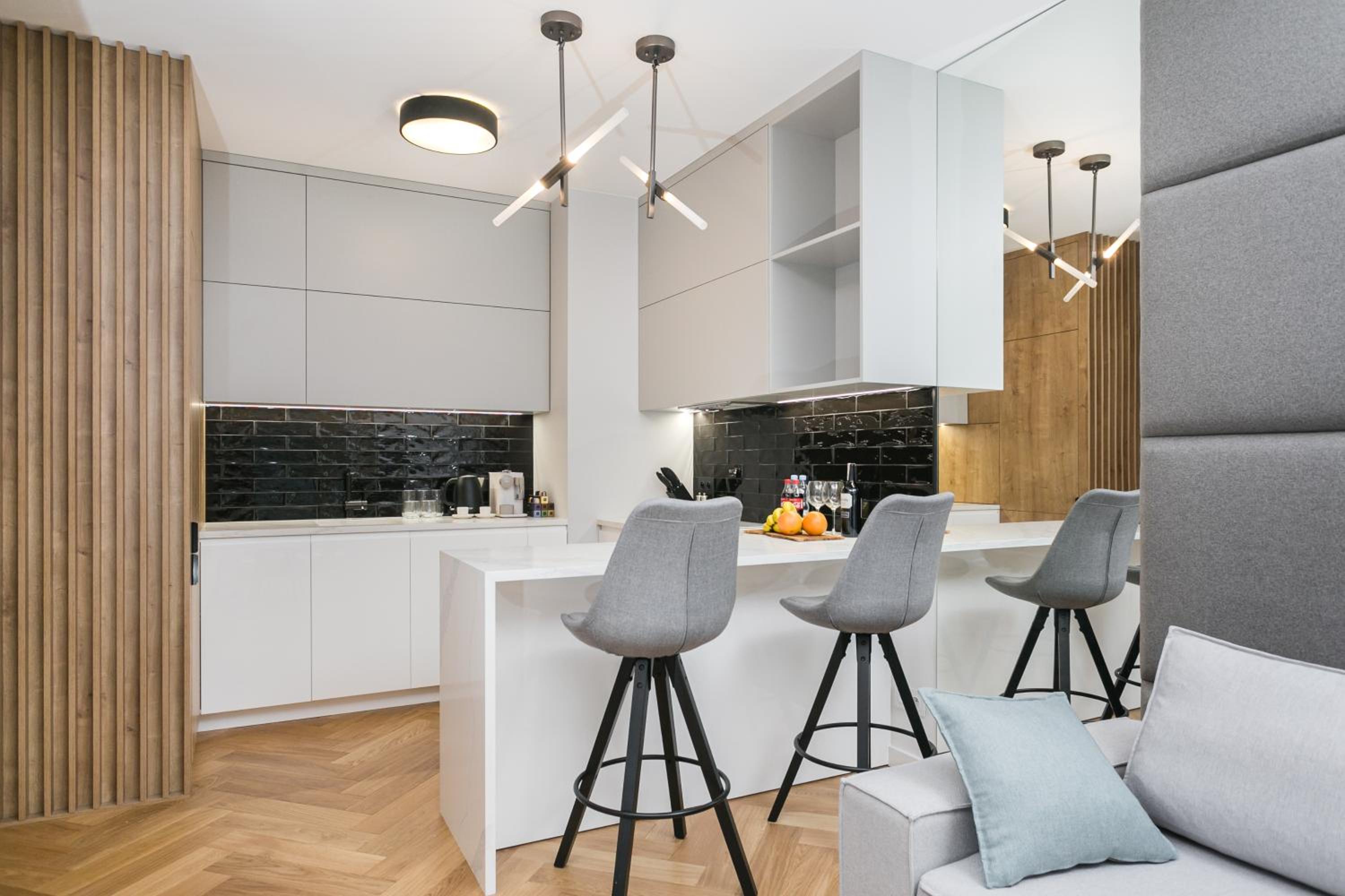 Urban Chic - Luxury Stay at Mennica Residence Warsaw