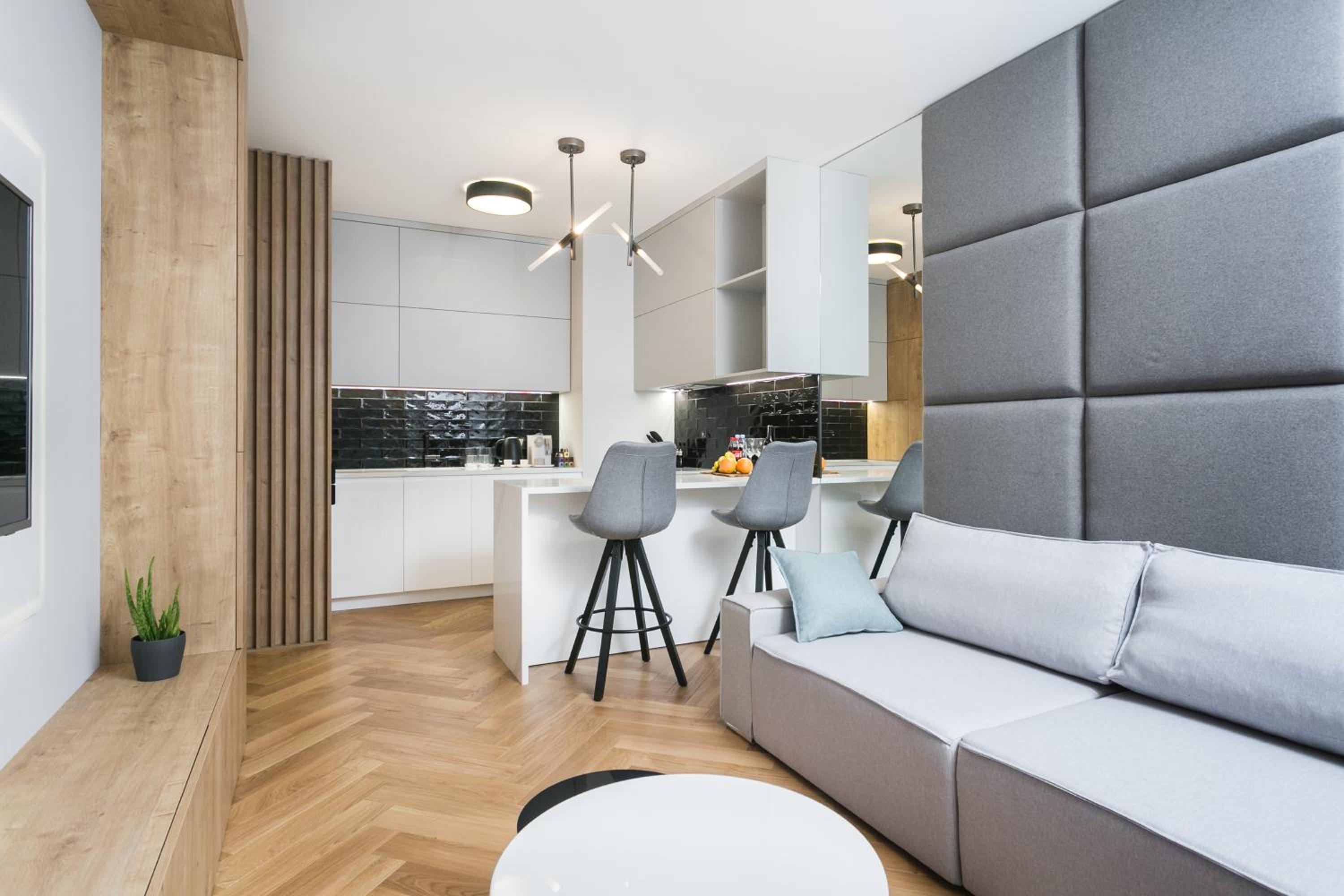 Urban Chic - Luxury Stay at Mennica Residence Warsaw