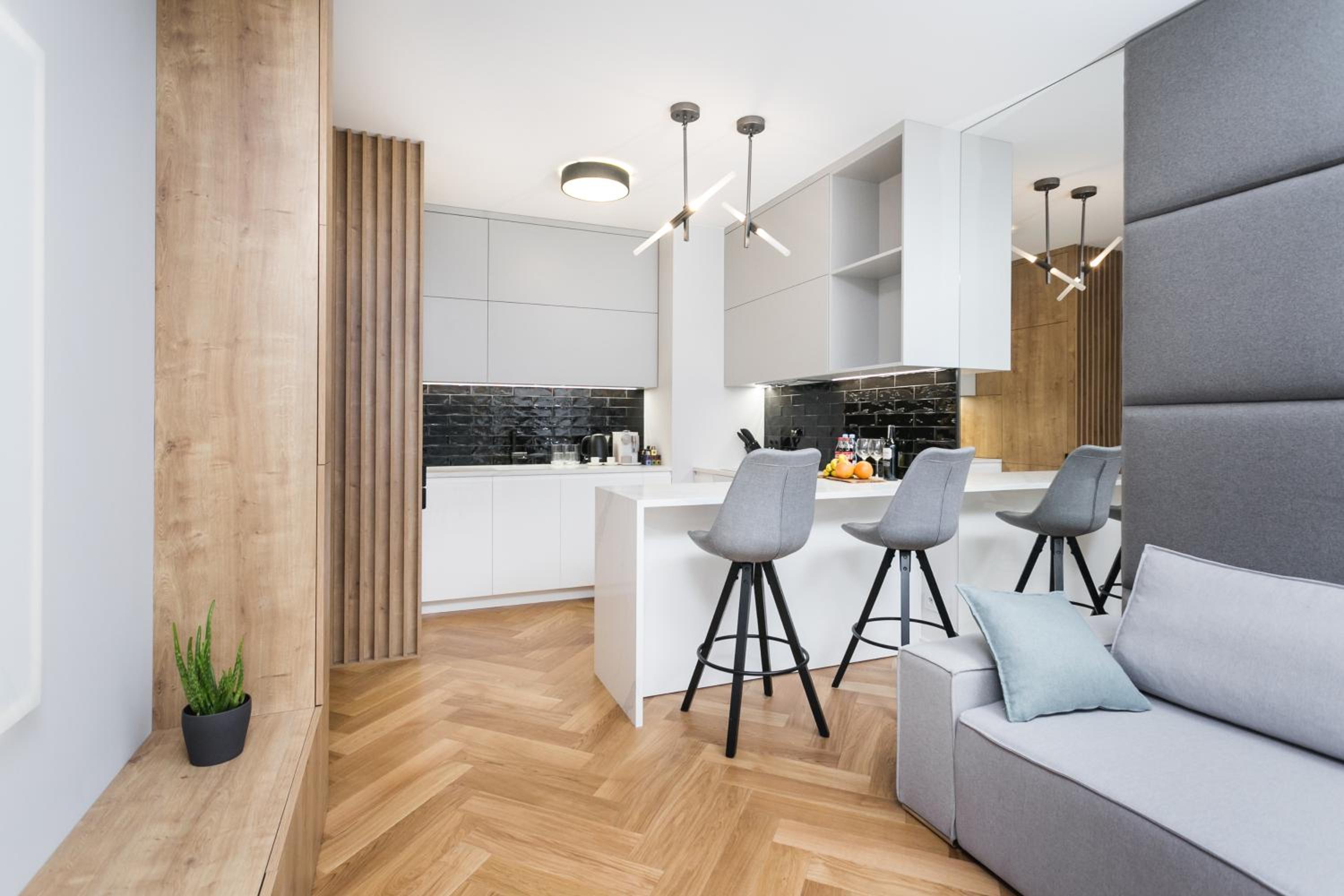 Urban Chic - Luxury Stay at Mennica Residence Warsaw