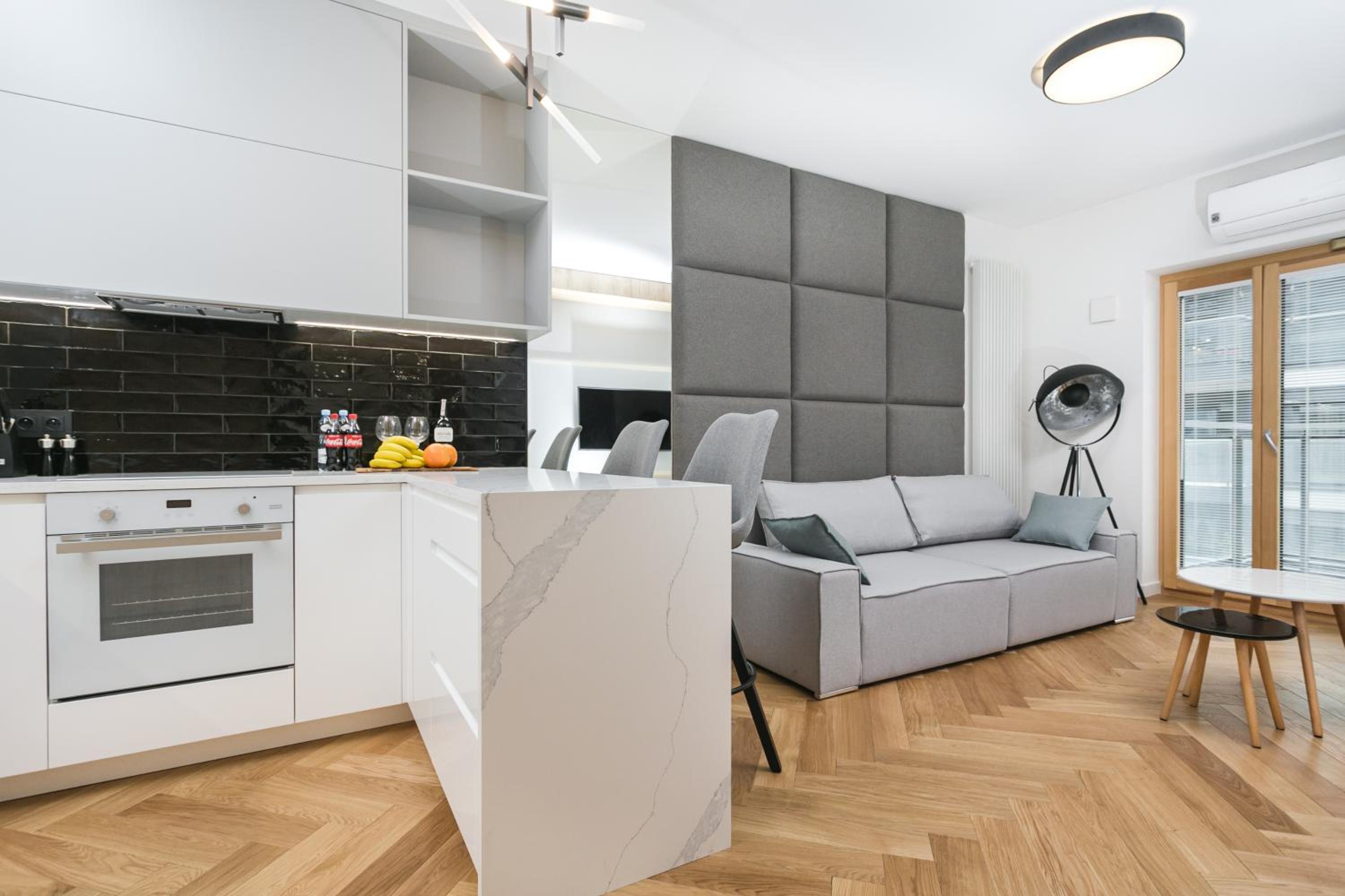 Urban Chic - Luxury Stay at Mennica Residence Warsaw