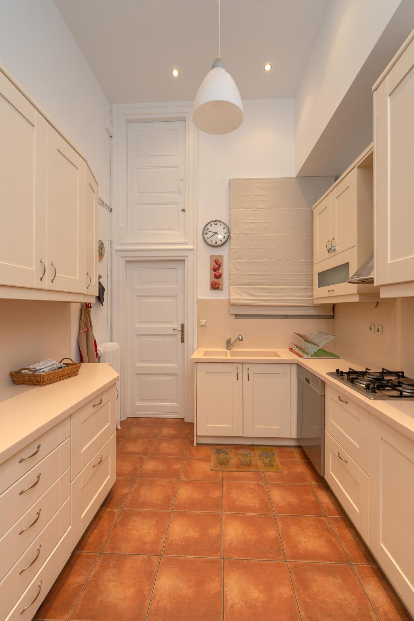 1930's neoclassical apt in the heart of Athens