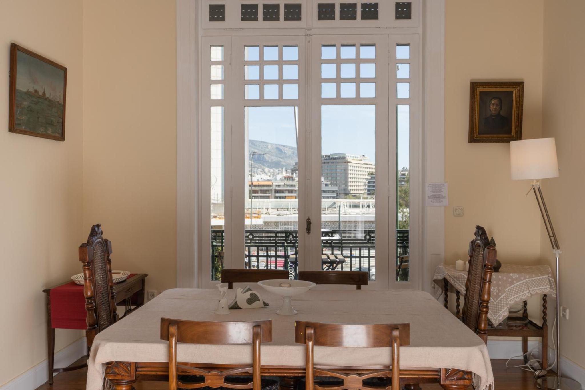 1930's neoclassical apt in the heart of Athens