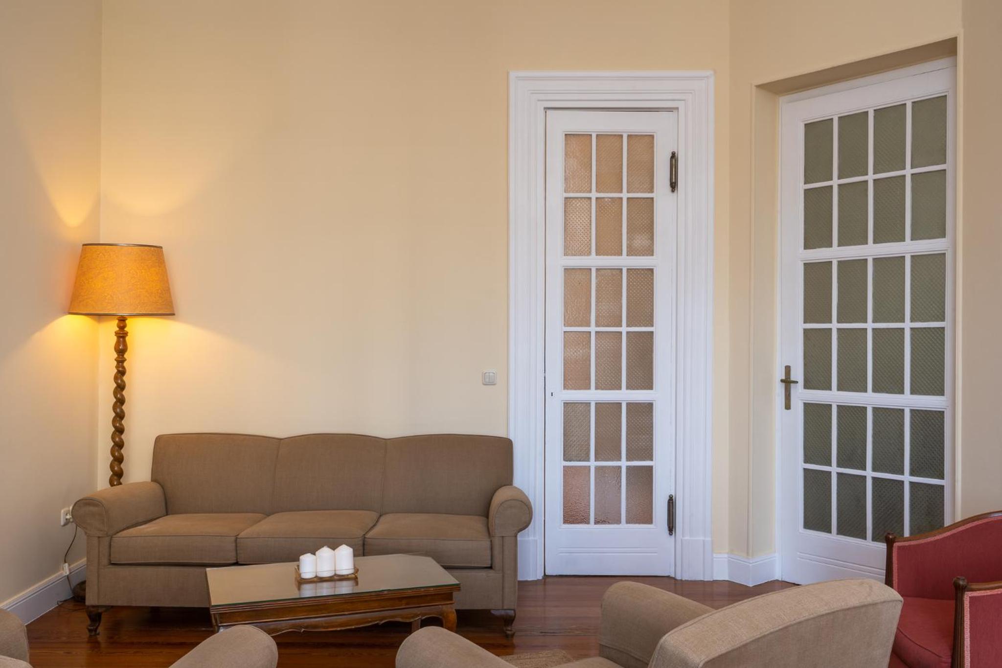 1930's neoclassical apt in the heart of Athens