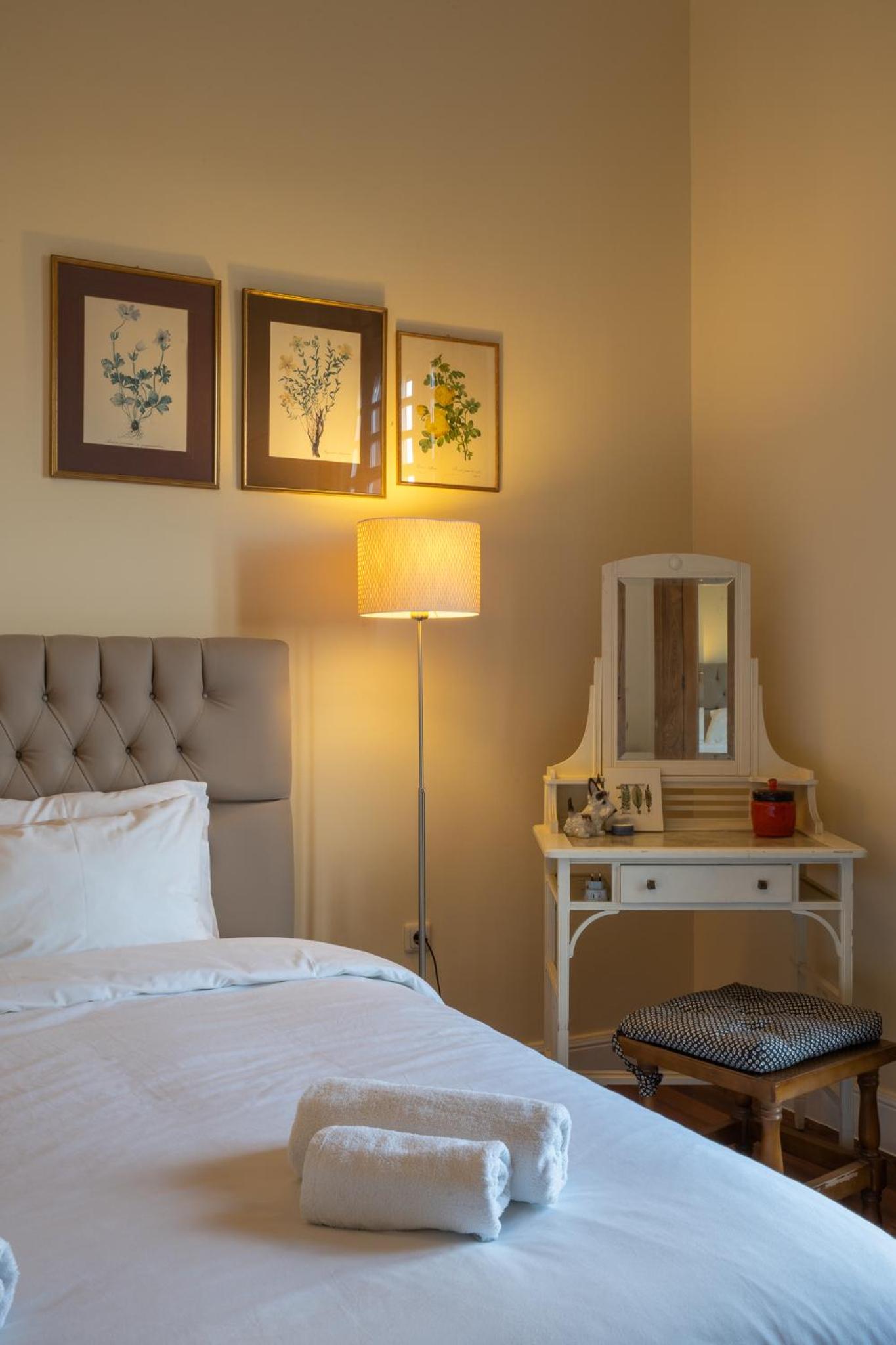 1930's neoclassical apt in the heart of Athens