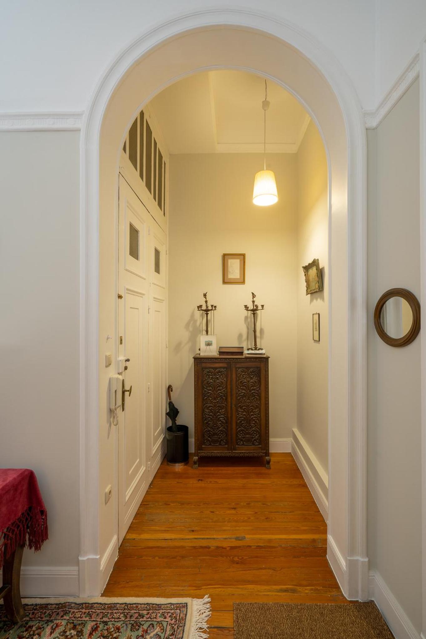 1930's neoclassical apt in the heart of Athens