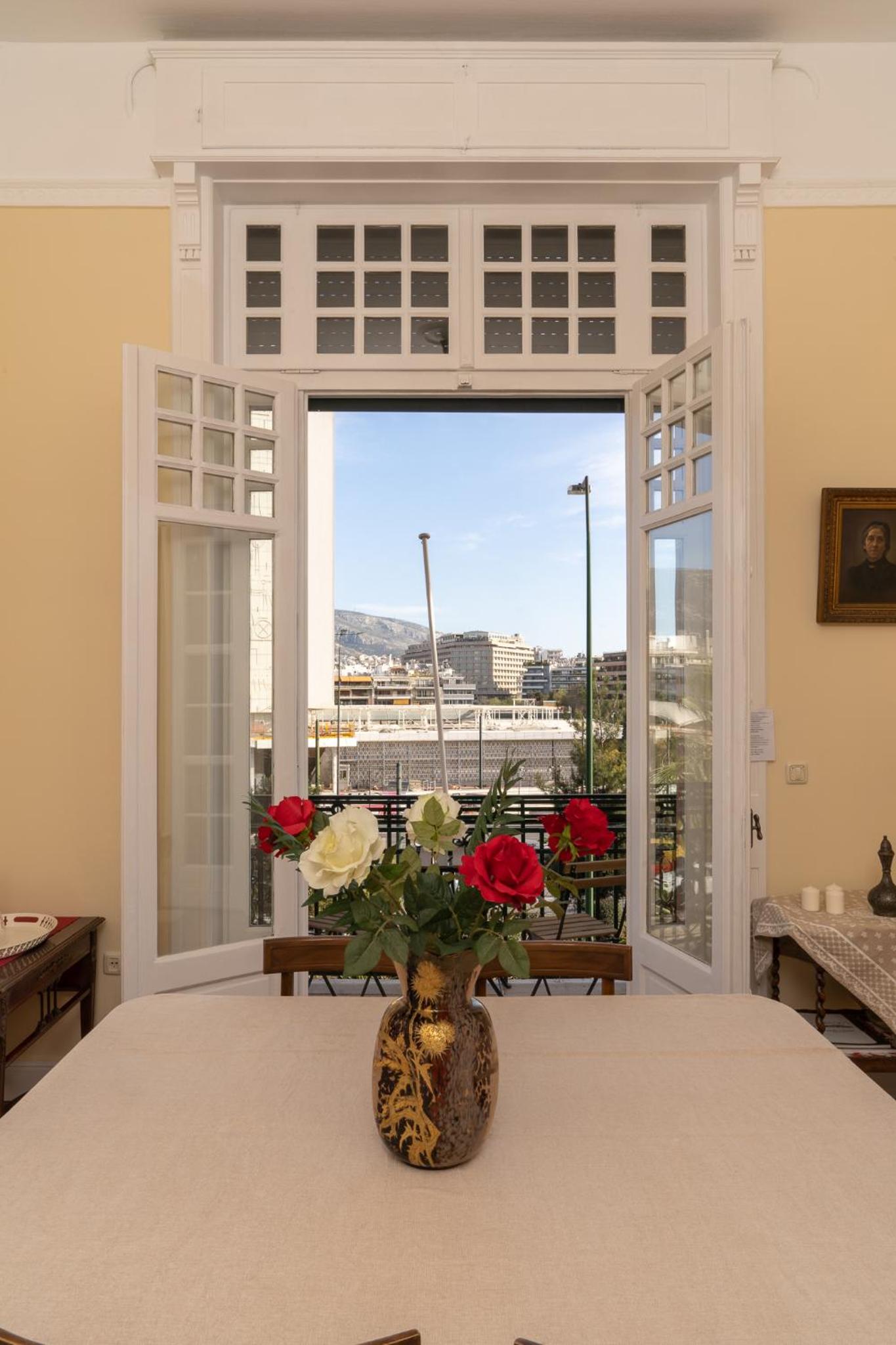 1930's neoclassical apt in the heart of Athens