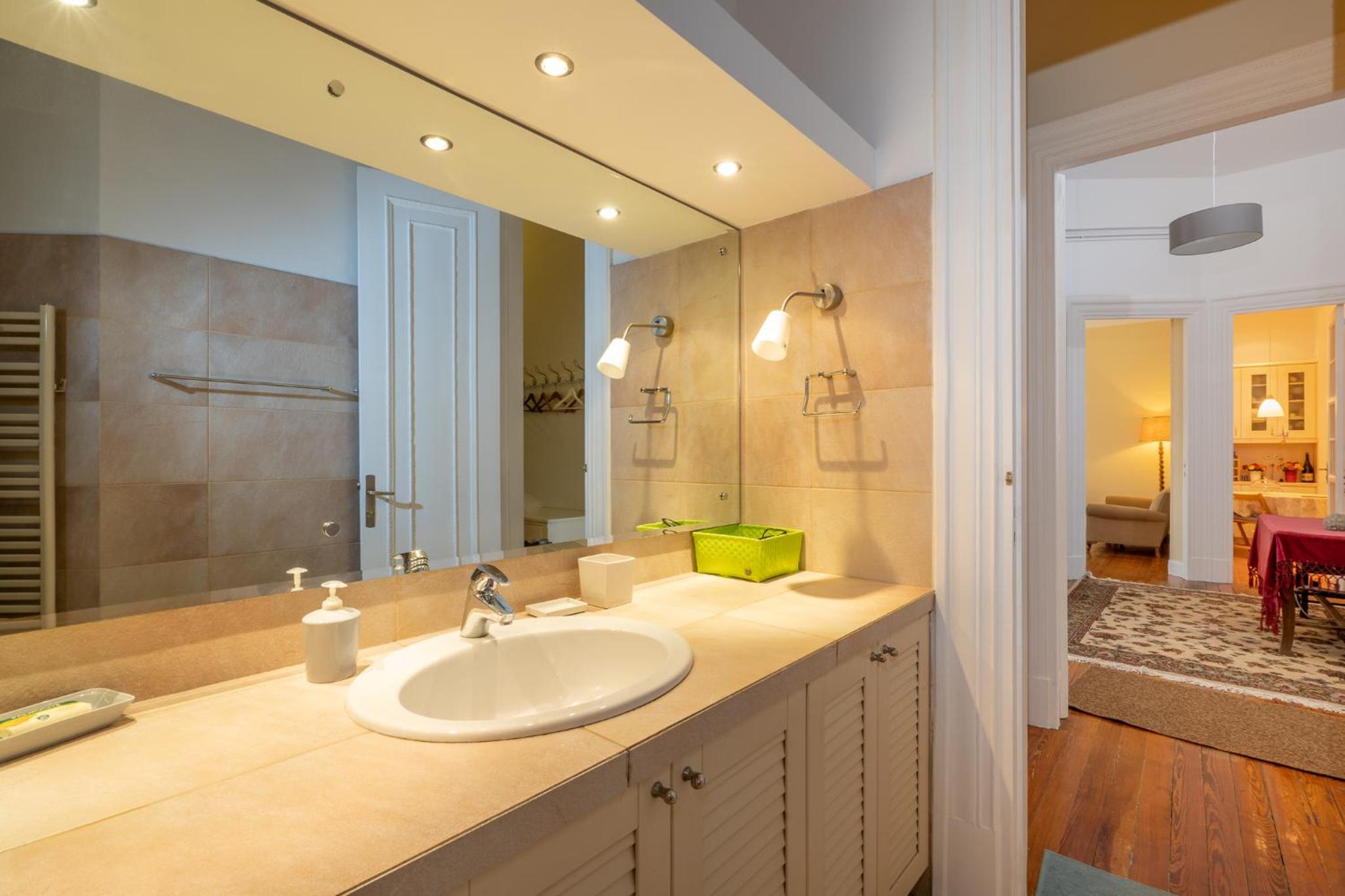 1930's neoclassical apt in the heart of Athens