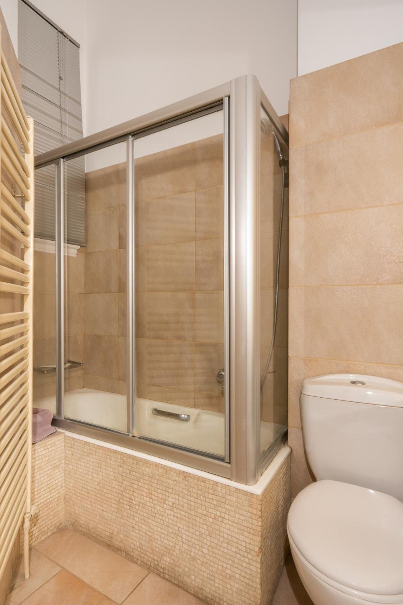 1930's neoclassical apt in the heart of Athens