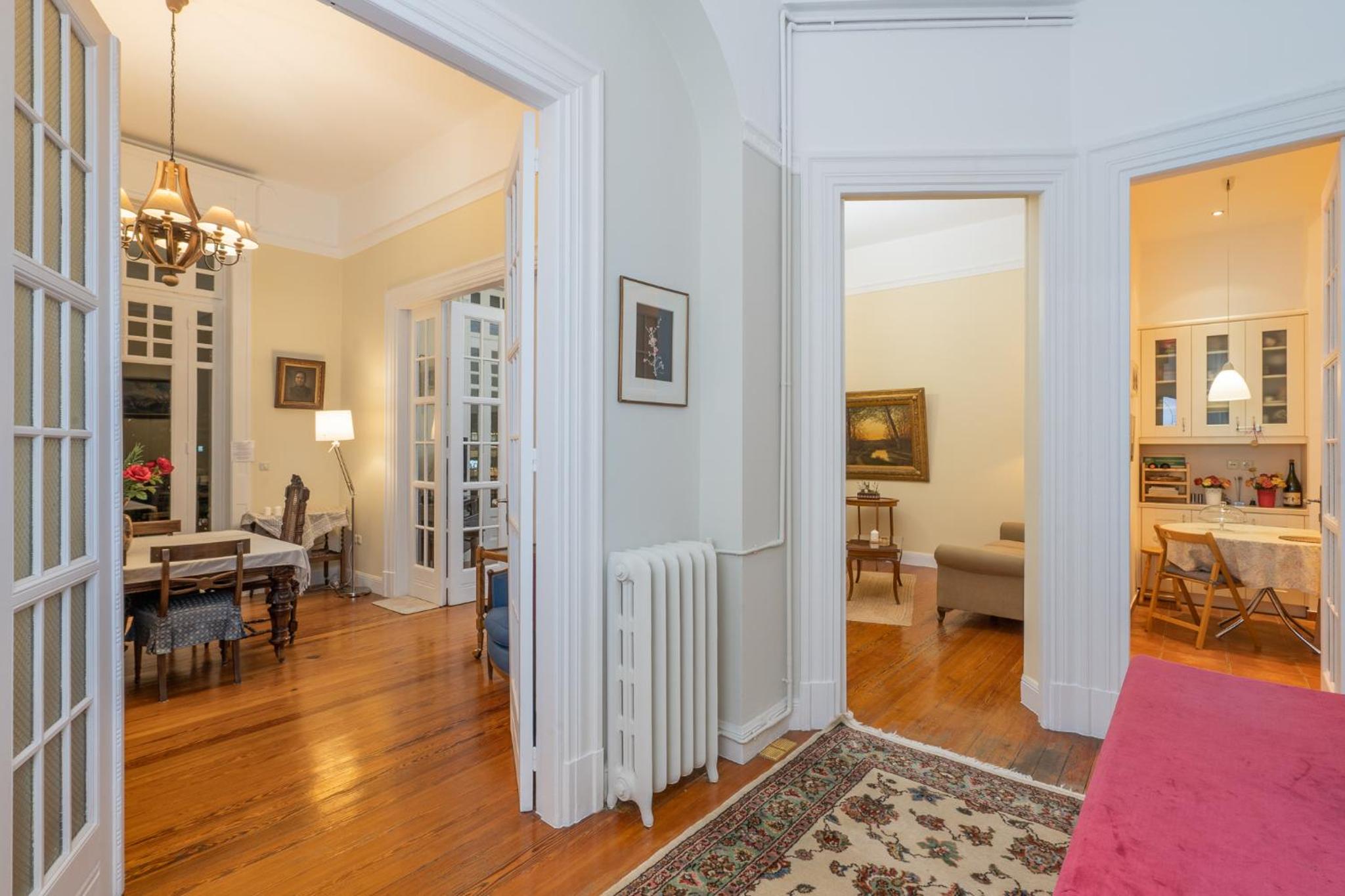 1930's neoclassical apt in the heart of Athens