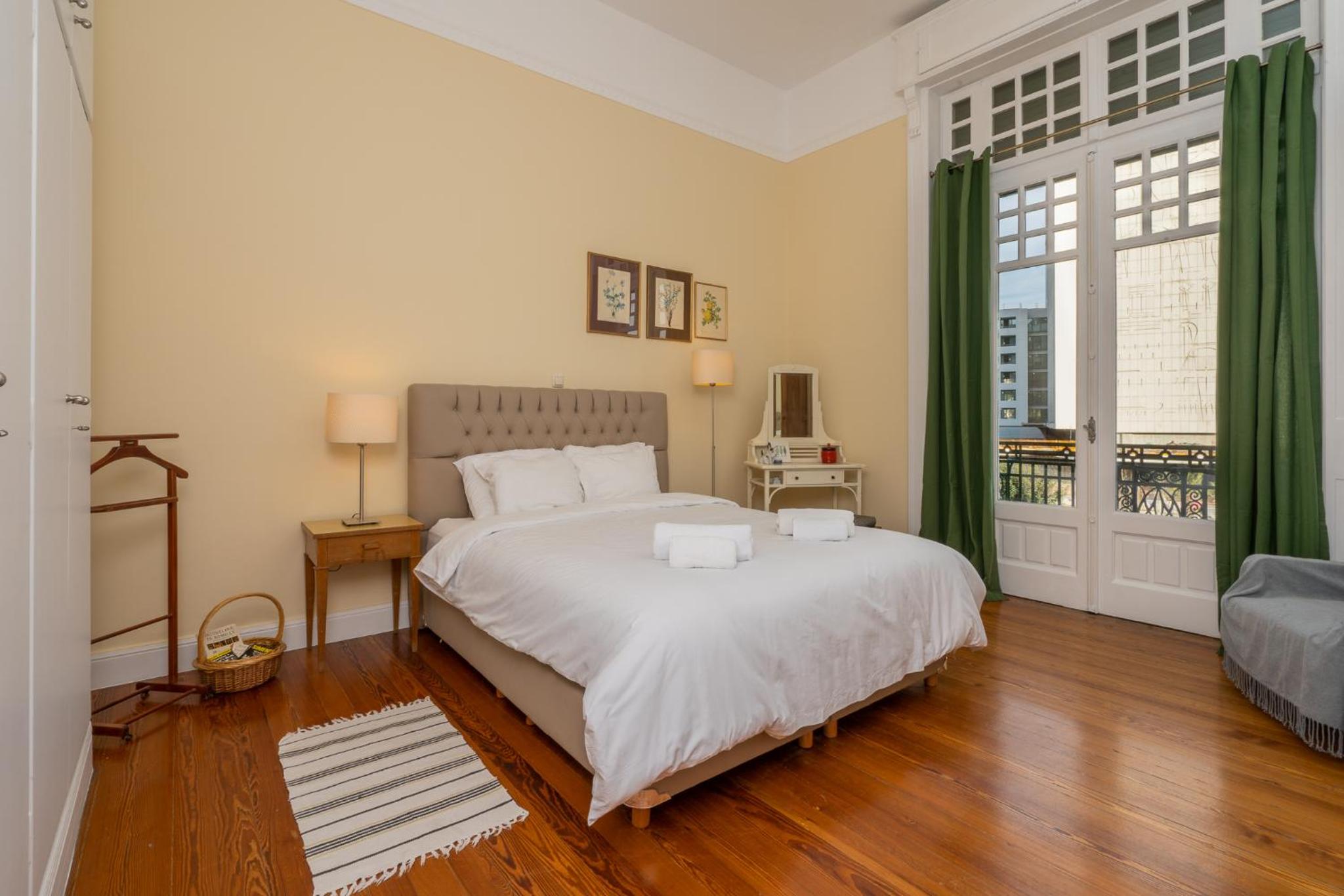 1930's neoclassical apt in the heart of Athens