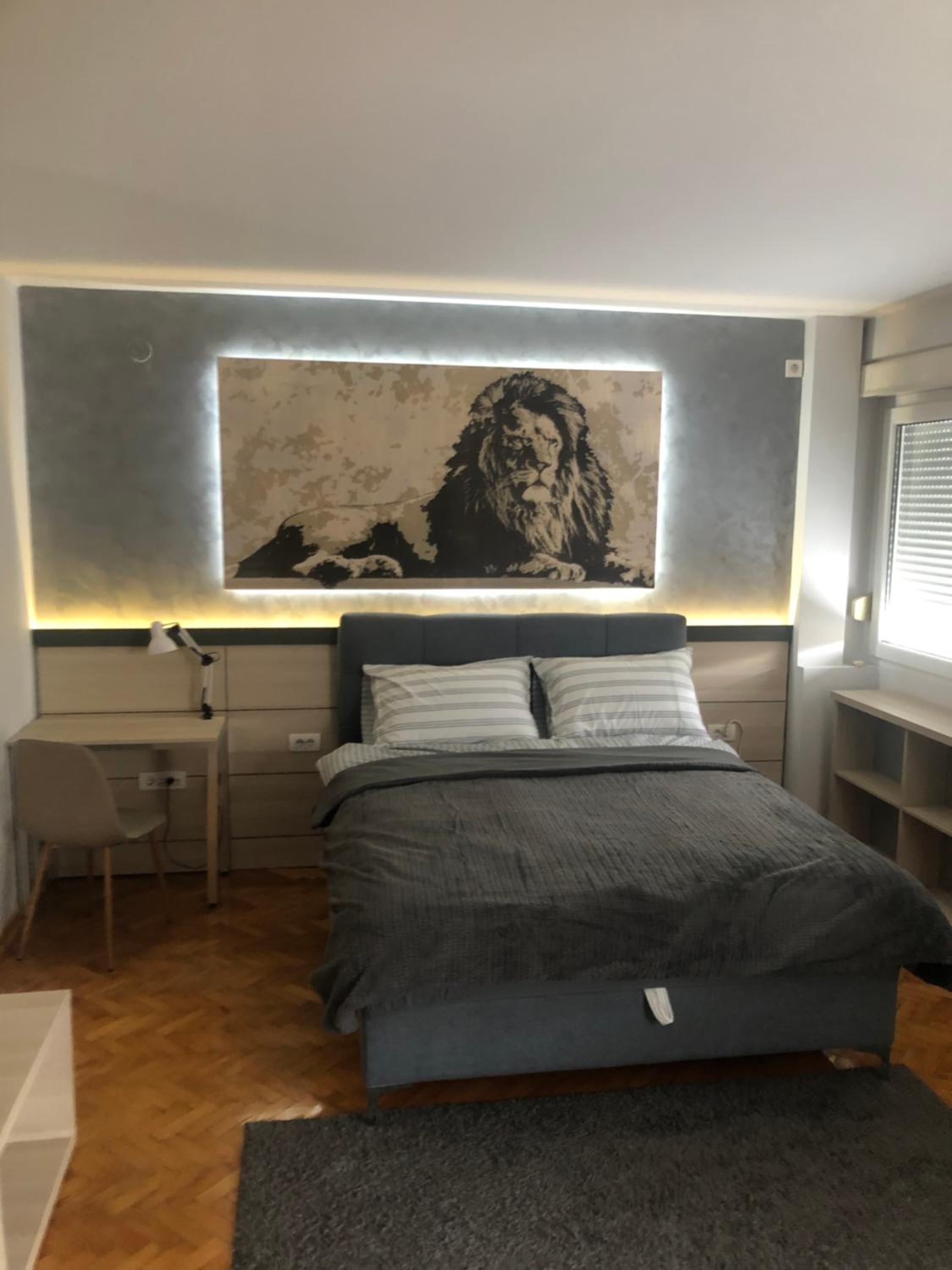 LEO Central Apartment