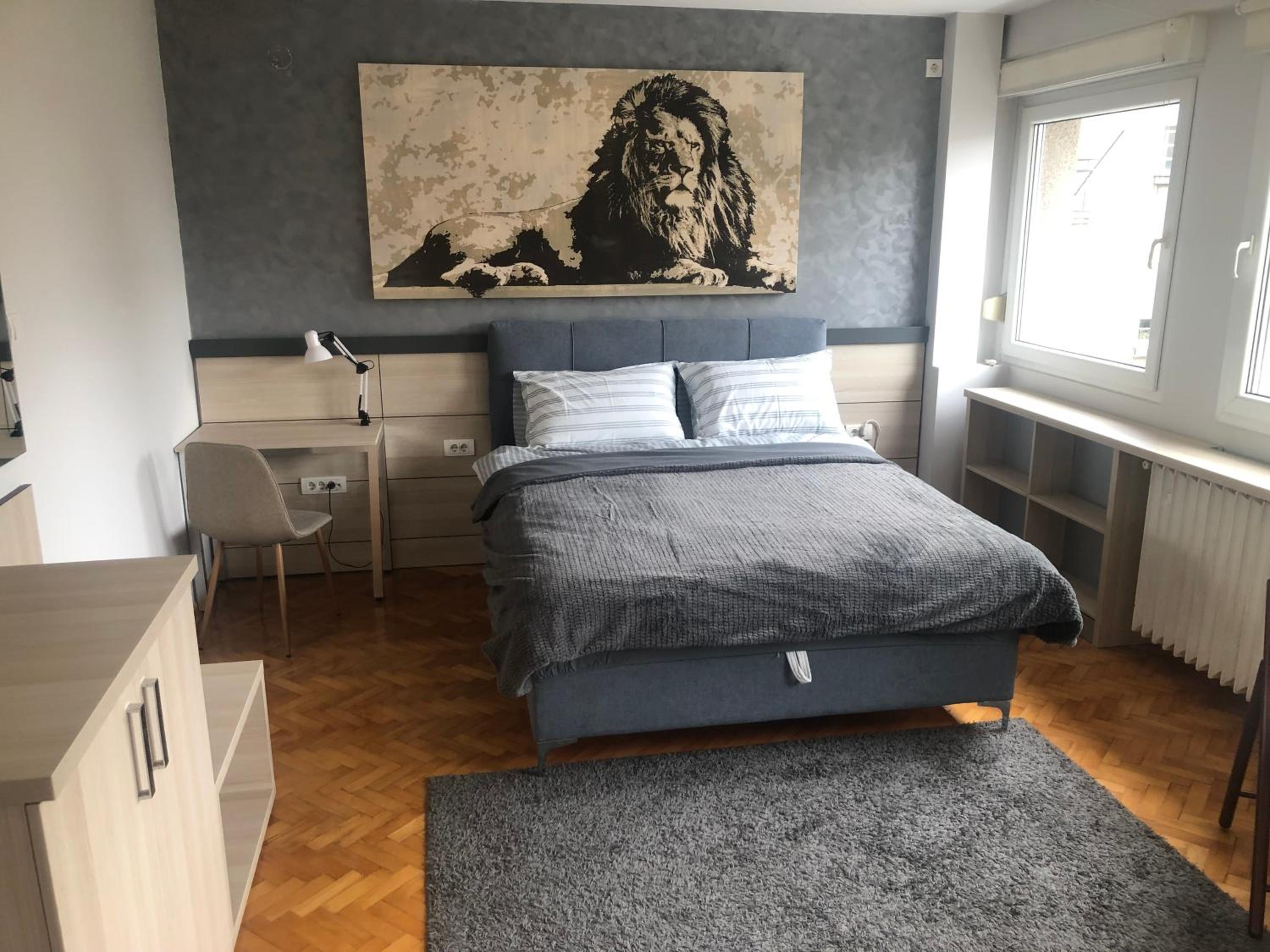 LEO Central Apartment
