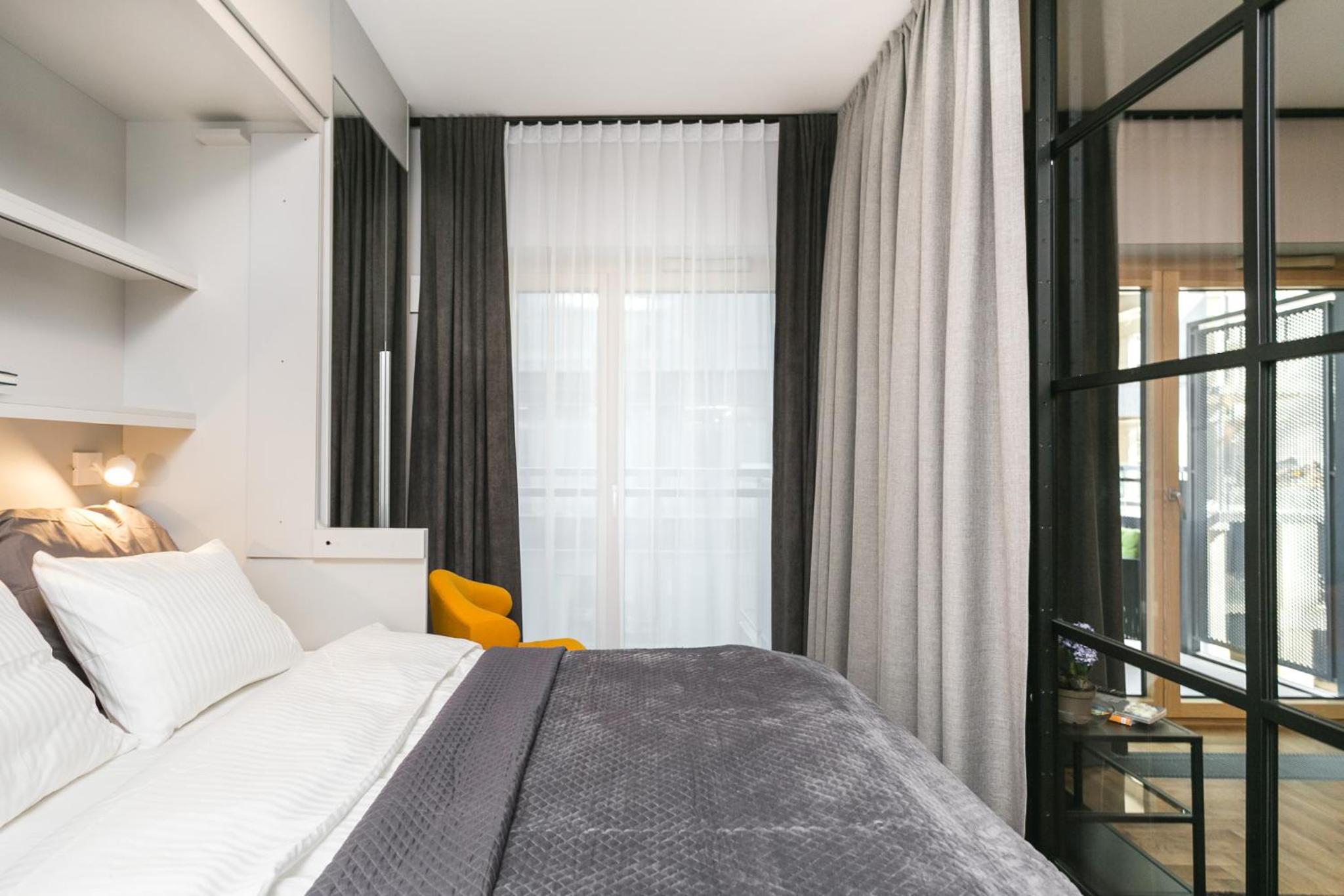Urban Chic - Luxury Stay at Mennica Residence Warsaw