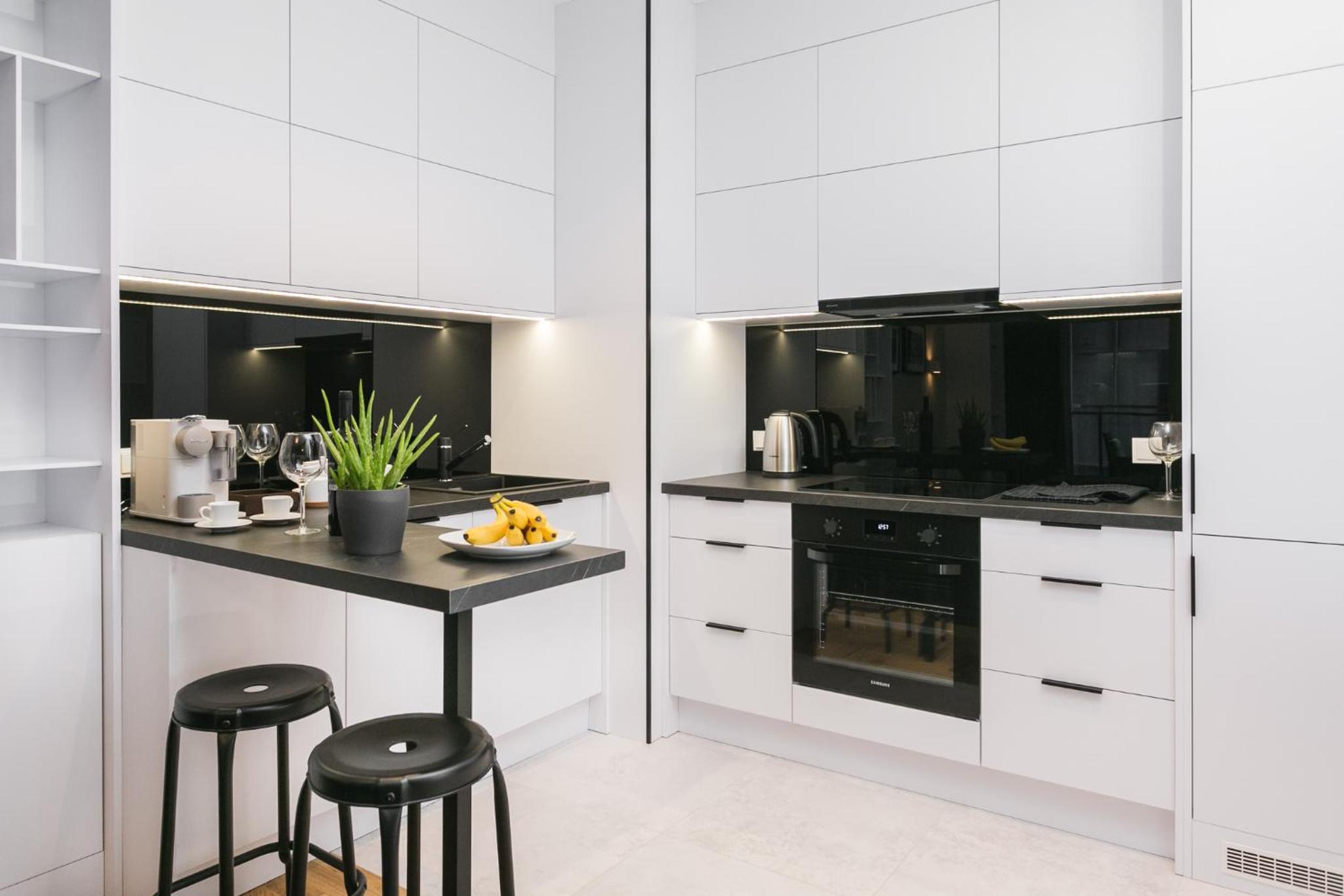 Urban Chic - Luxury Stay at Mennica Residence Warsaw