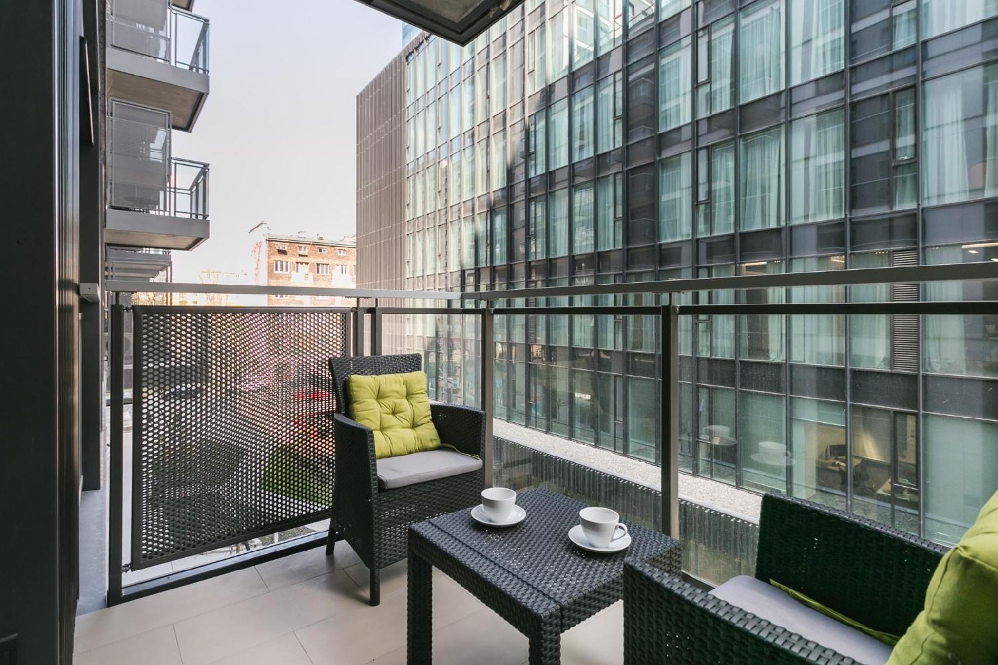 Urban Chic - Luxury Stay at Mennica Residence Warsaw