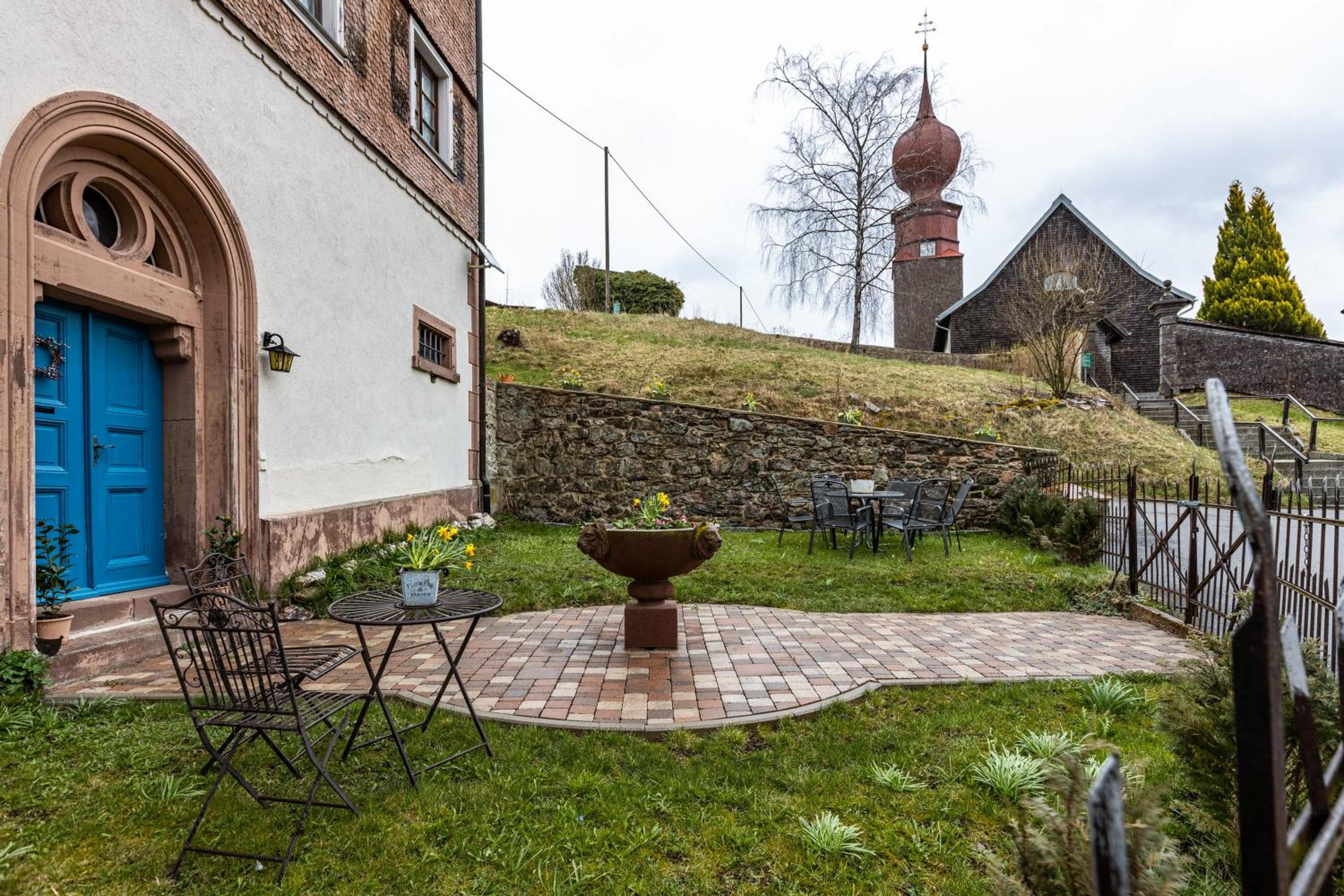 Altes Pfarrhaus view 2