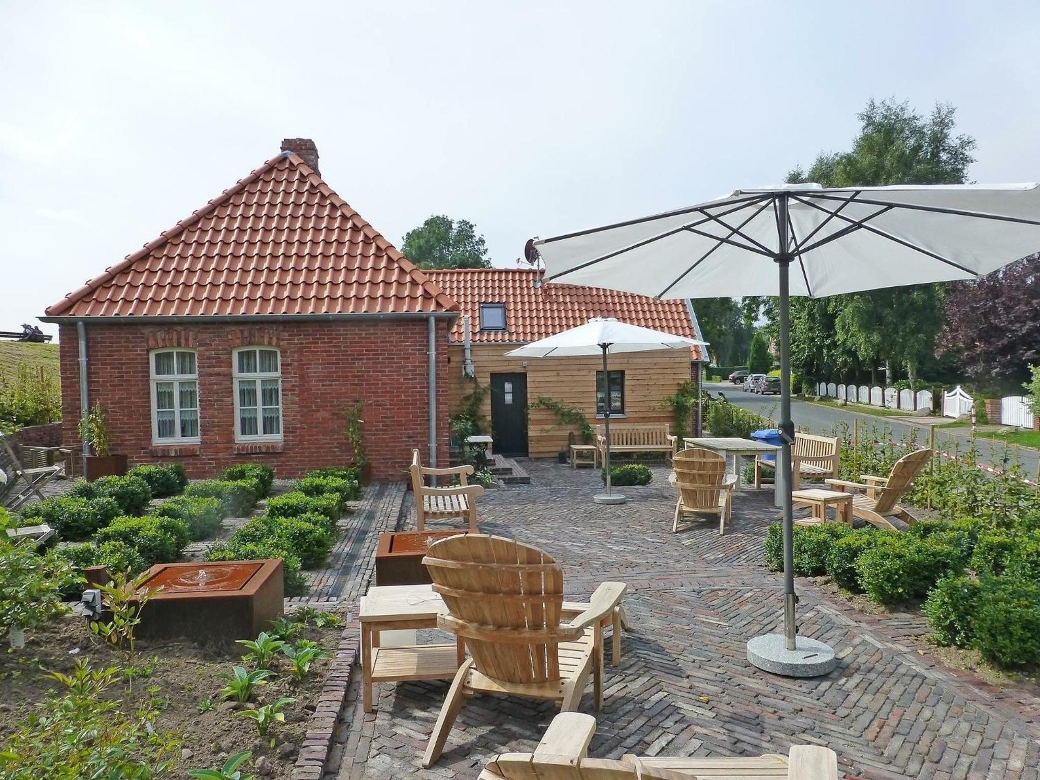 Deichhaus am Greetsieler Hafen