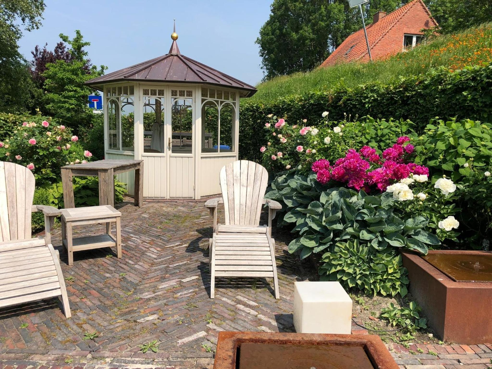 Deichhaus am Greetsieler Hafen