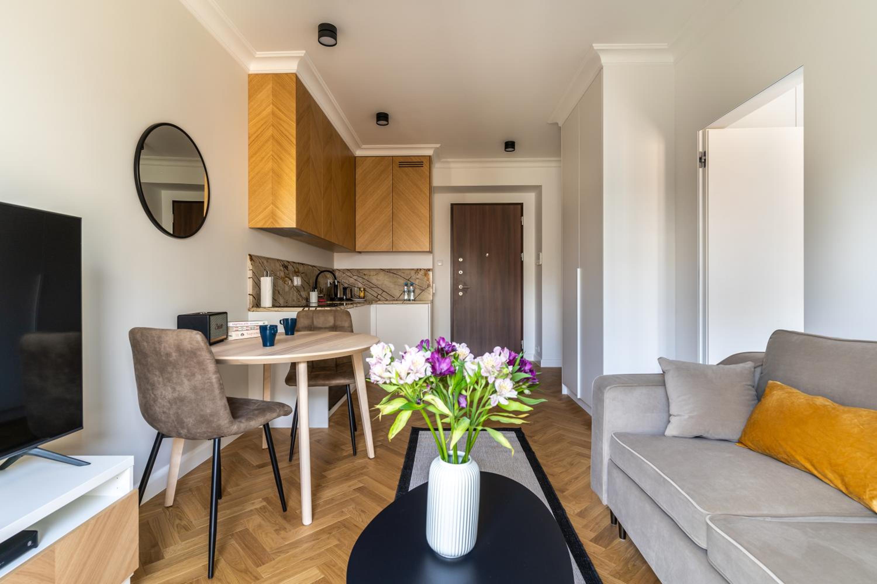 Urban Chic - Luxury Stay at Mennica Residence Warsaw