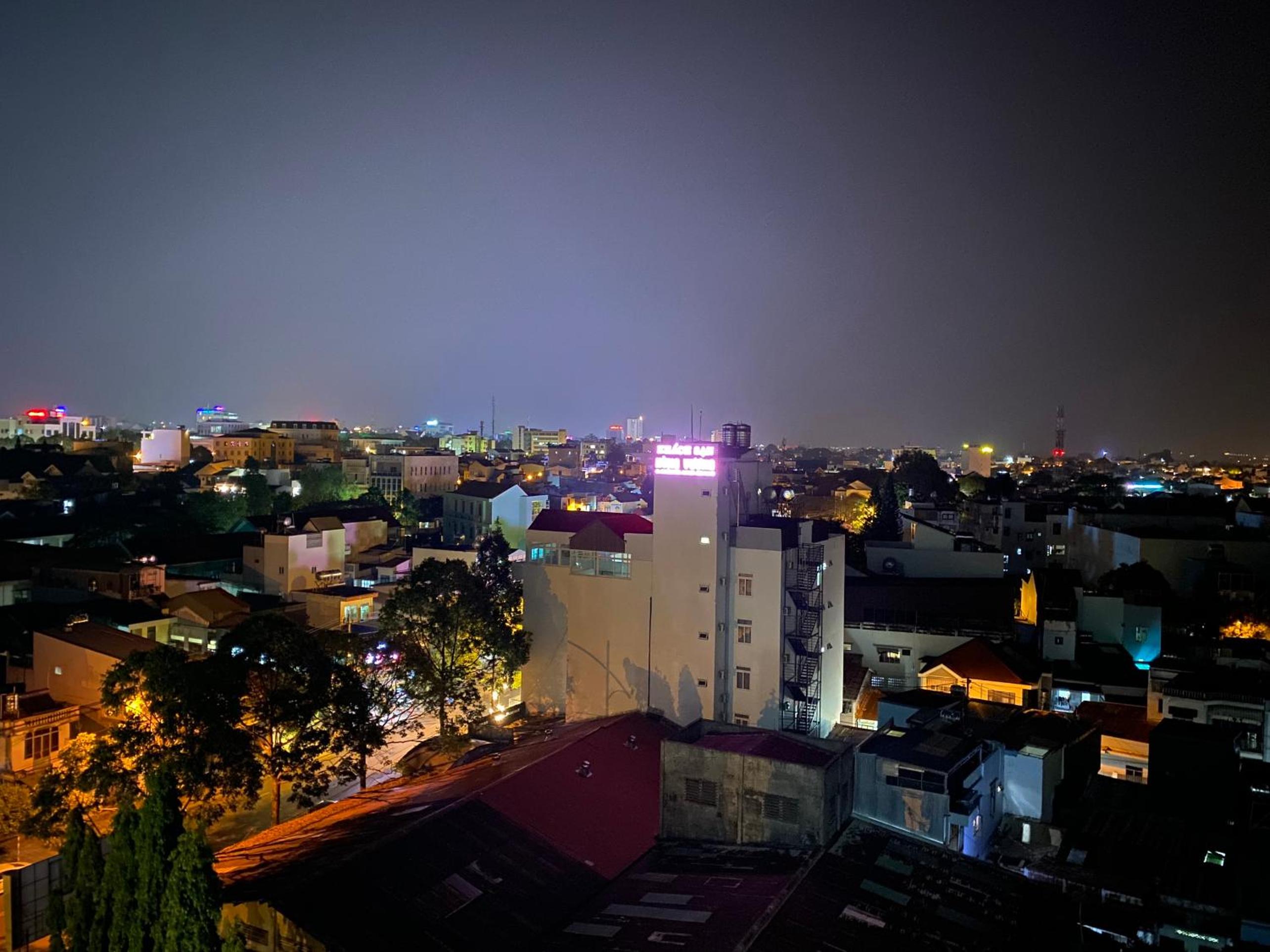 Căn hộ Hoàng Anh DakLak ngay trung tâm BMT gồm 3PN lớn Full nội thất rộng rãi từ 8-10 người view 3