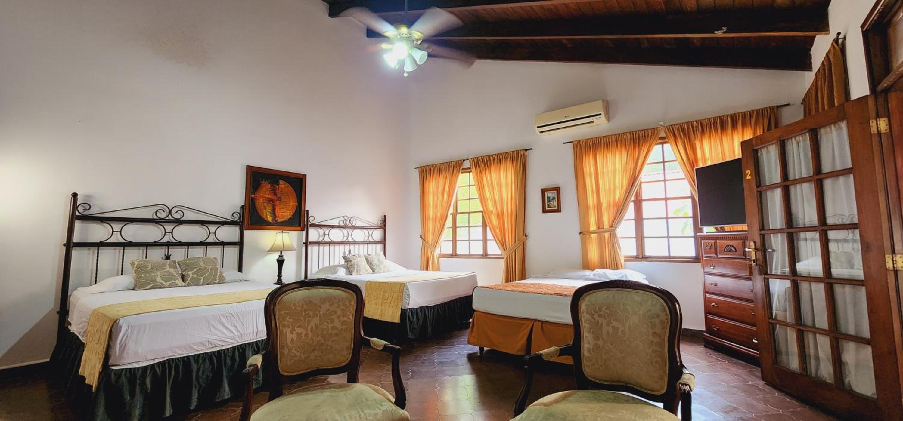Camilas Hotel