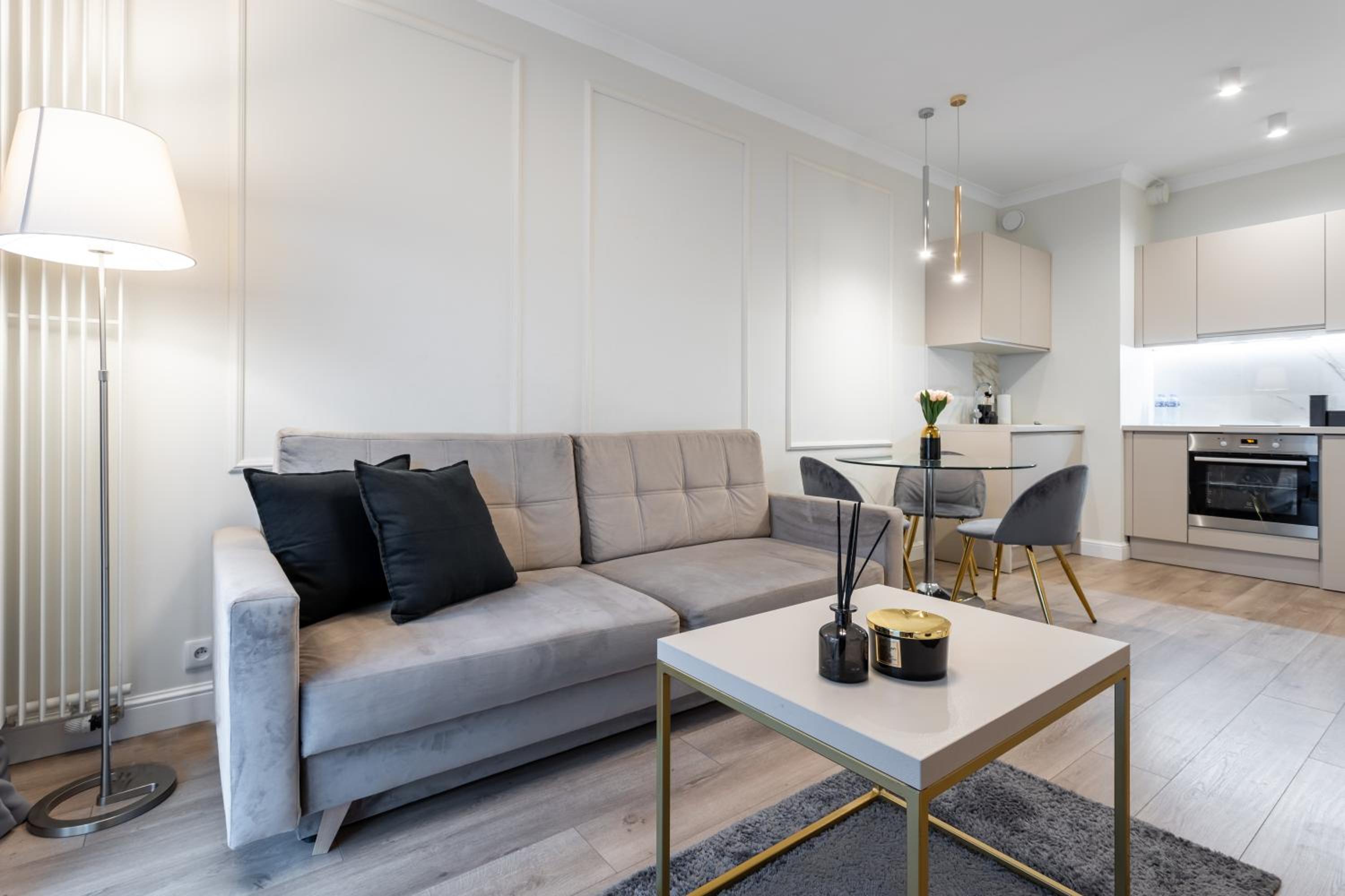 Urban Chic - Luxury Stay at Mennica Residence Warsaw