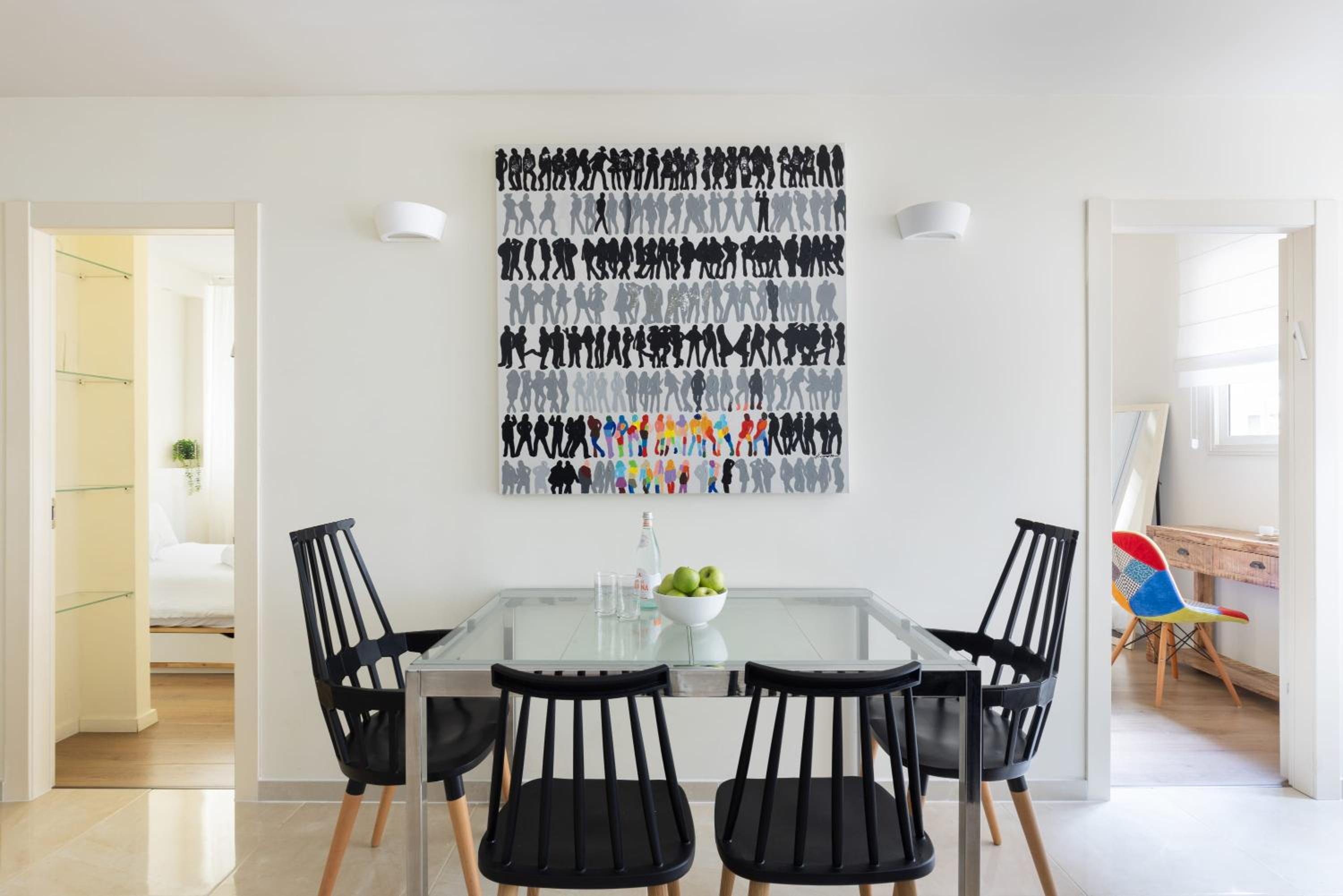 Cosy & Design 2BR near Shuk Hacarmel view 5