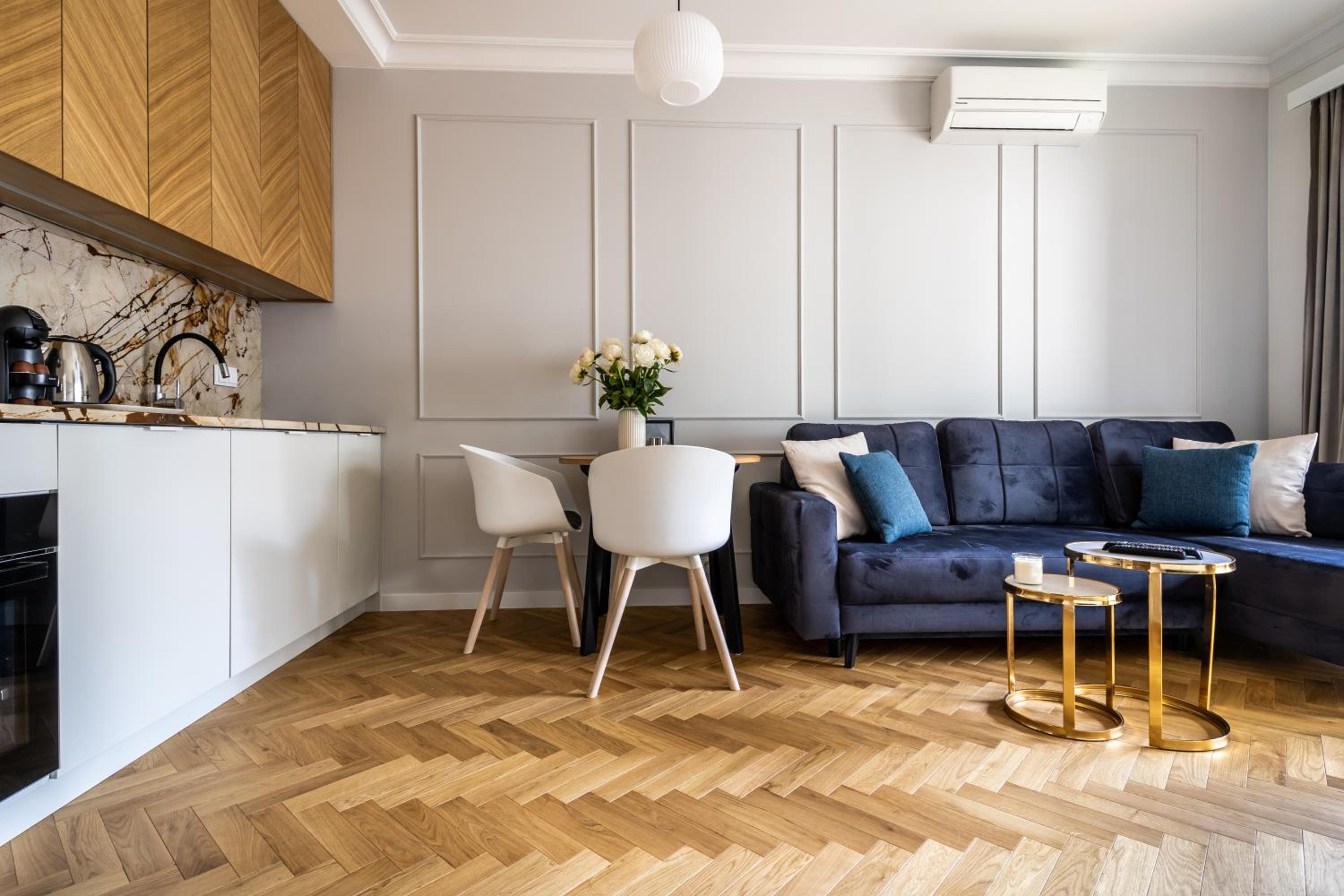 Urban Chic - Luxury Stay at Mennica Residence Warsaw