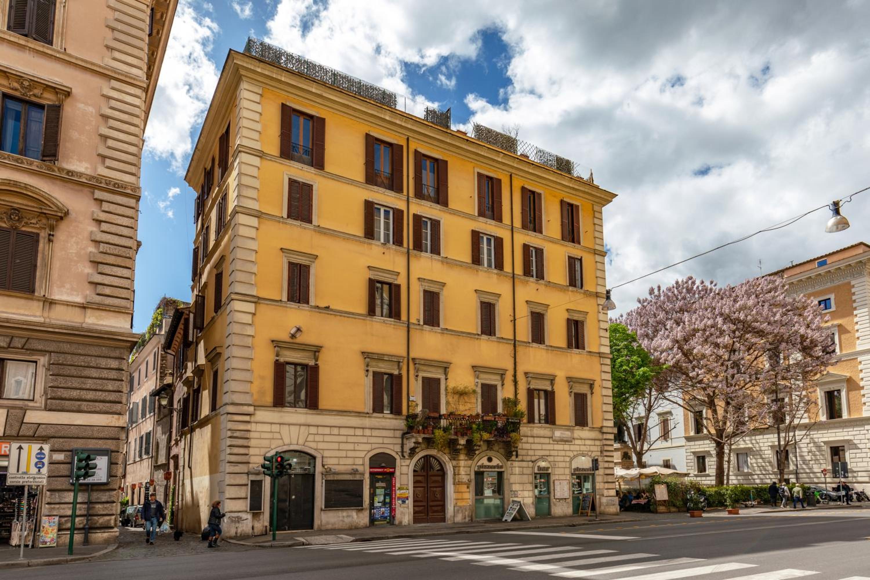 Navona Sky Palace