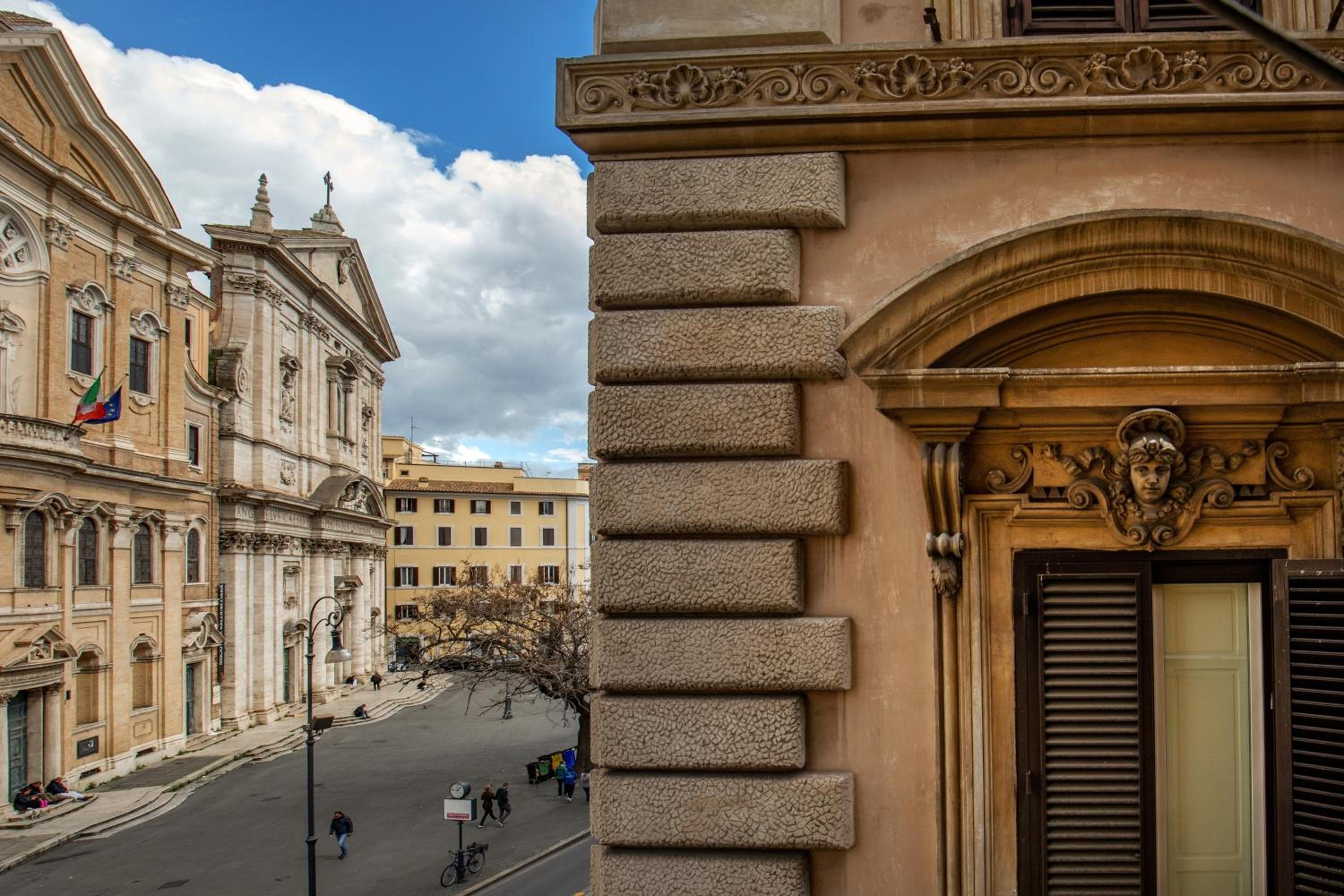 Navona Sky Palace