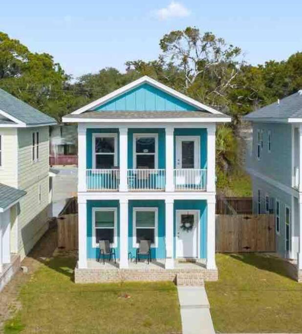 Downtown home + bay views + seafood market view 3