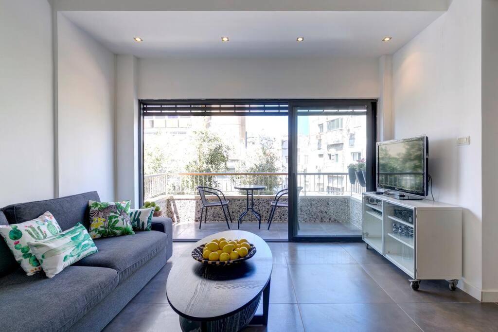 Calm and Spacious 3BDR near Bograshov Beach view 3