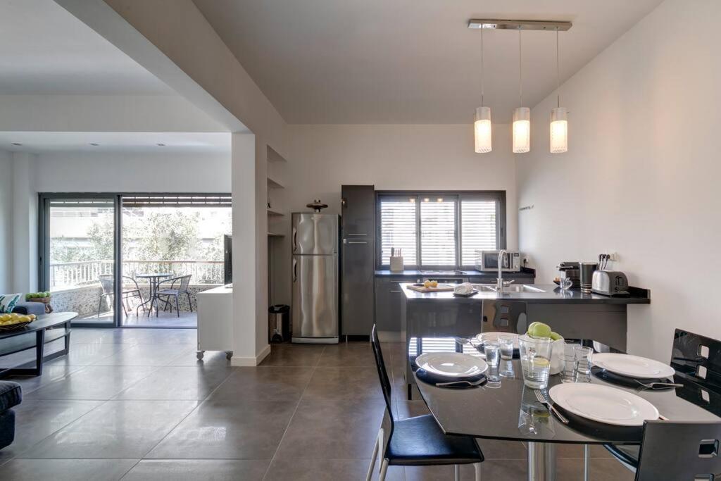 Calm and Spacious 3BDR near Bograshov Beach view 5