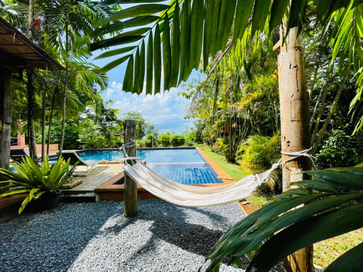 Bamboo Hideaway, Bungalows with Pool and Kitchen — photo 2